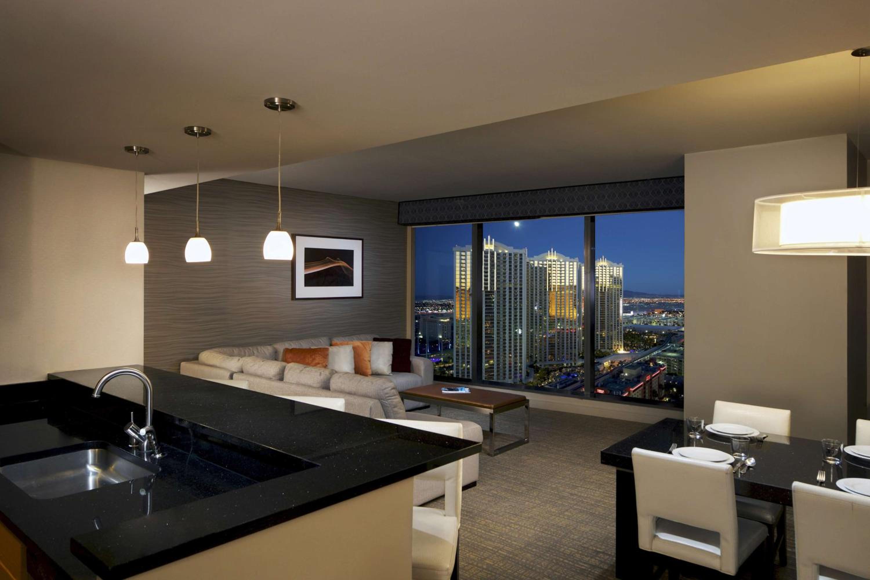 Three-Bedroom King Suite thumbnail 5