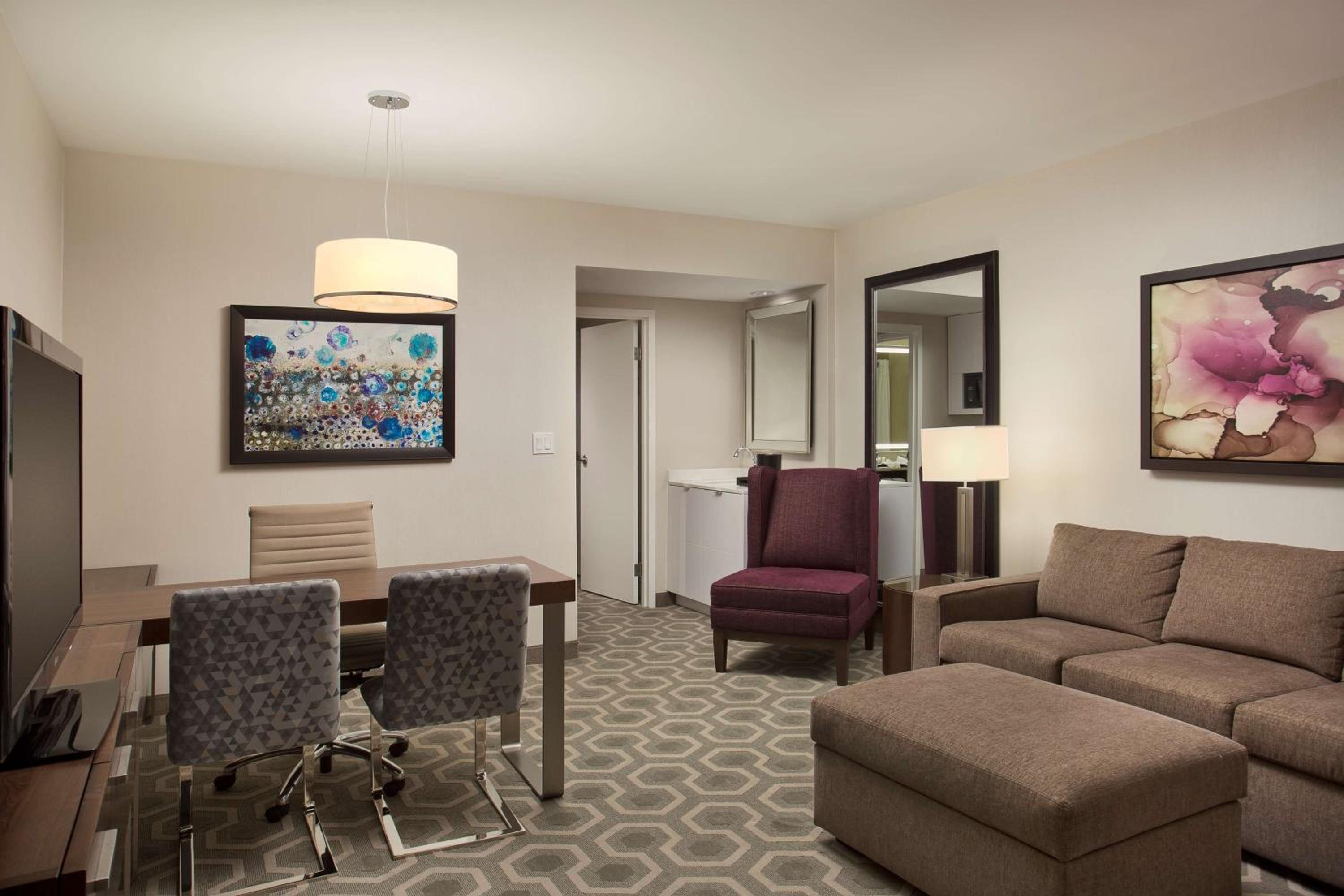 Queen Suite with Roll-In Shower - Disability Access/Non-Smoking photo 2