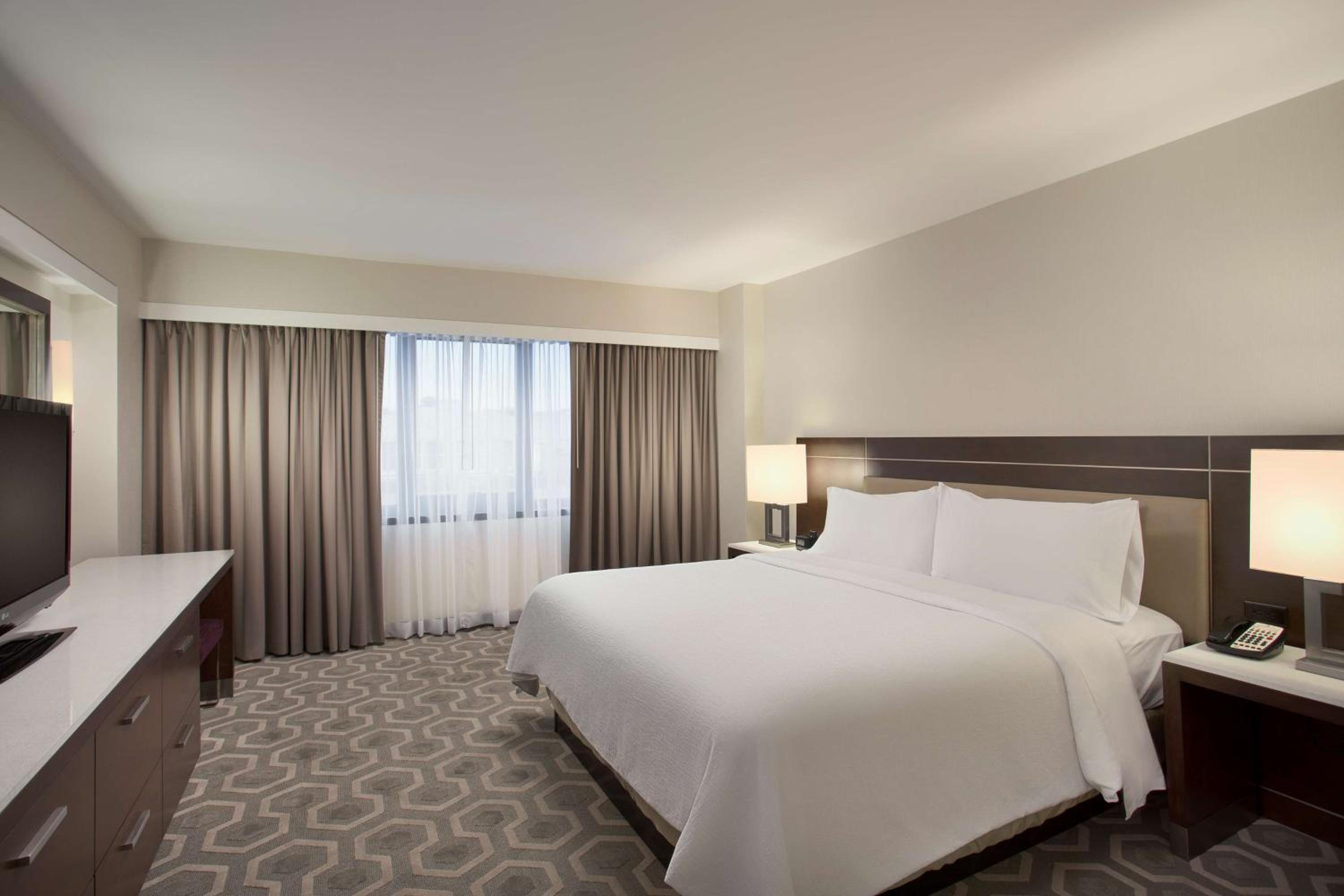 Executive King Suite - Non-Smoking photo 2