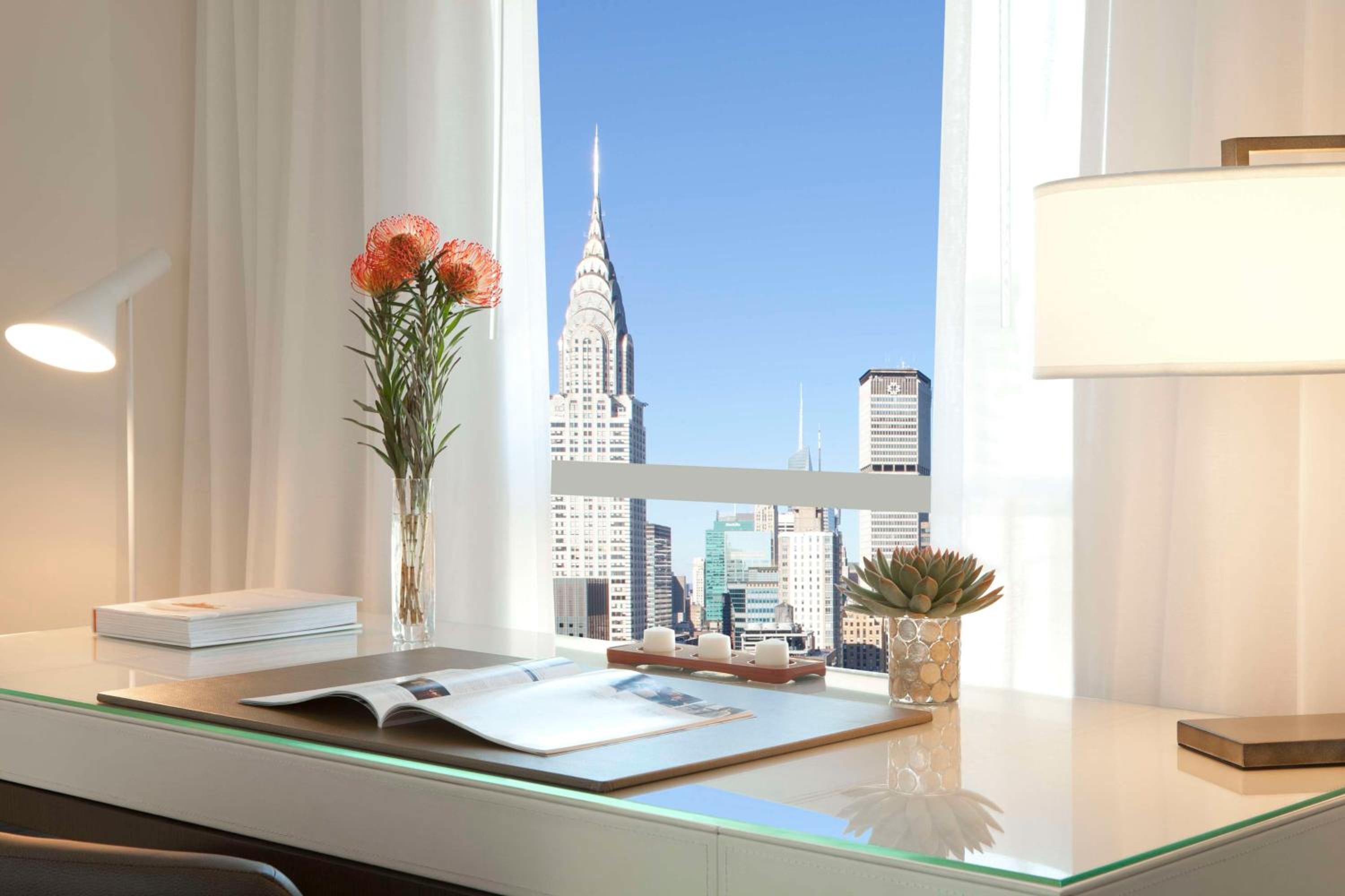 Deluxe Two-Bedroom King Suite with Queen Bed and Skyline View photo 3