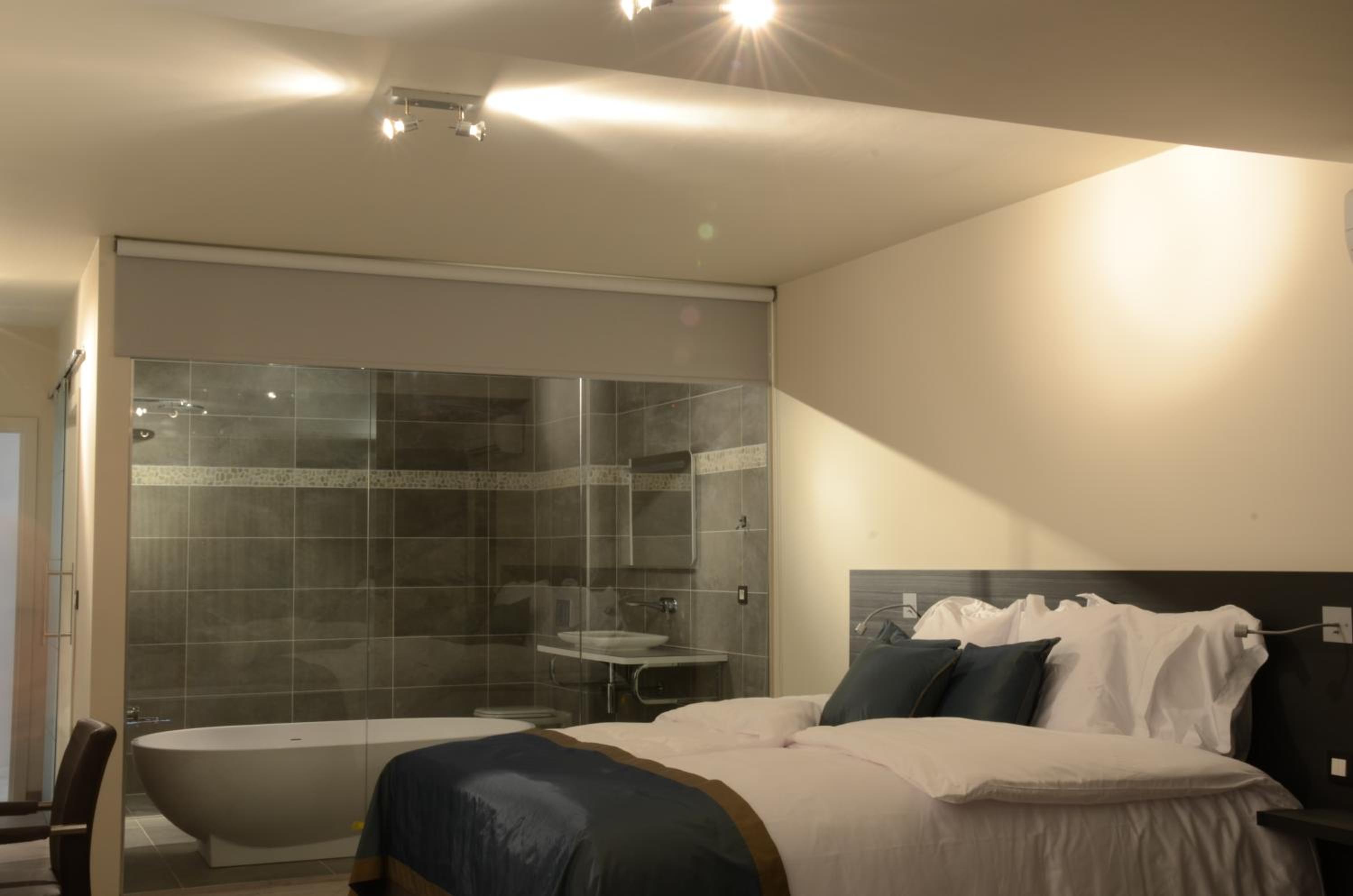Superior King Room - Photo 14