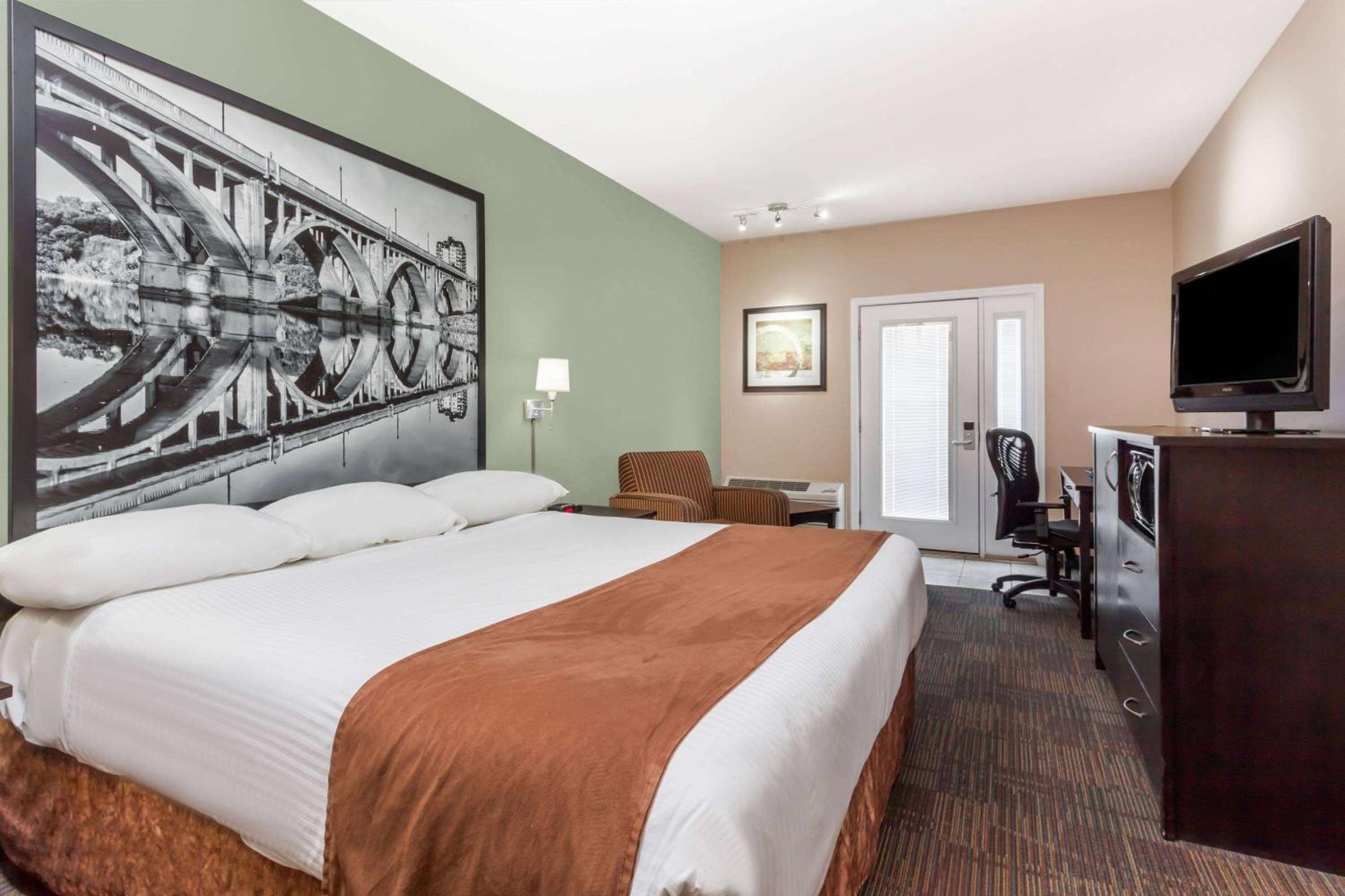King Room - Non-Smoking - Photo 1