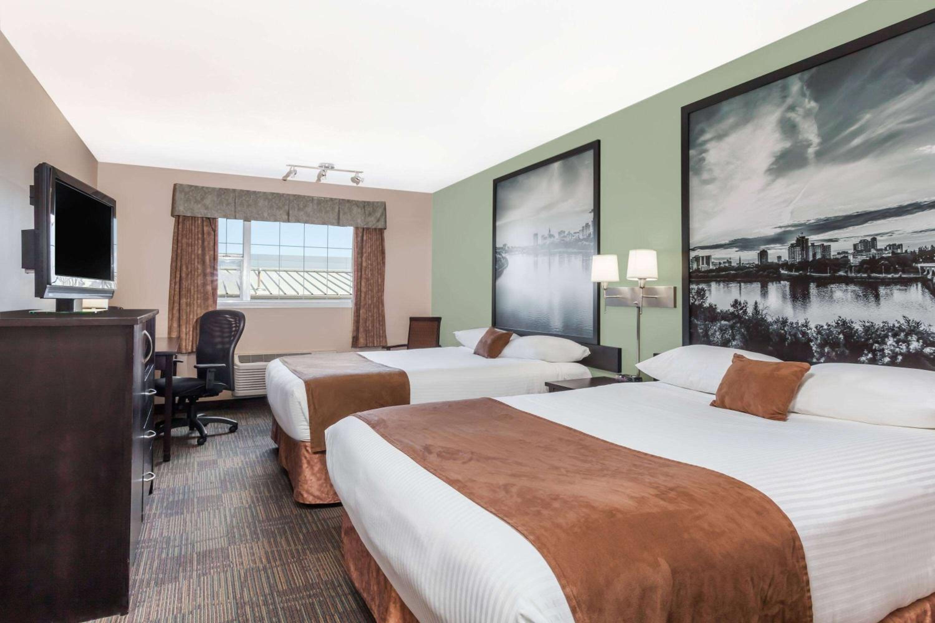 Deluxe Queen Room with Two Queen Beds - Non-Smoking - Photo 1