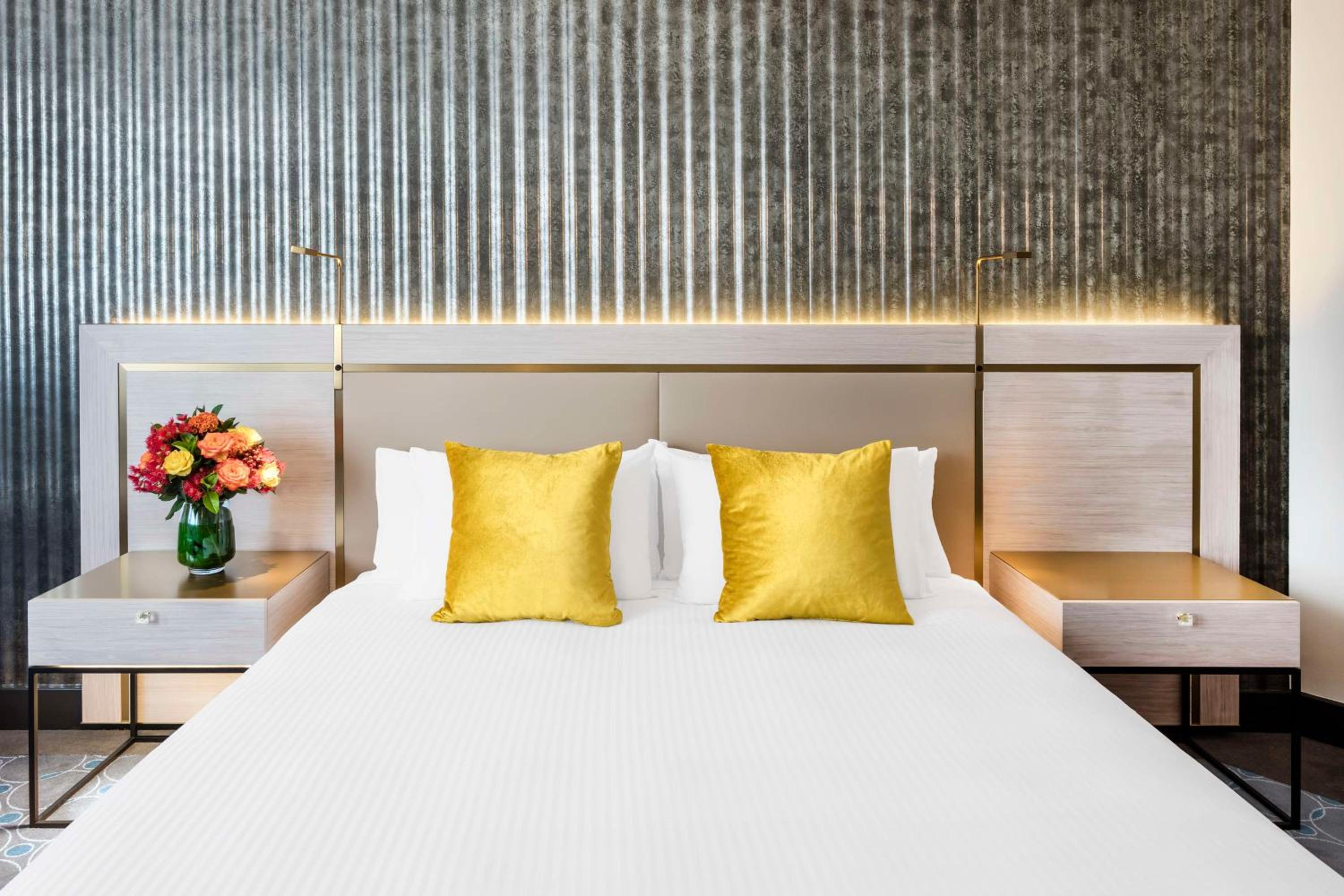 Deluxe King Room - Photo 6