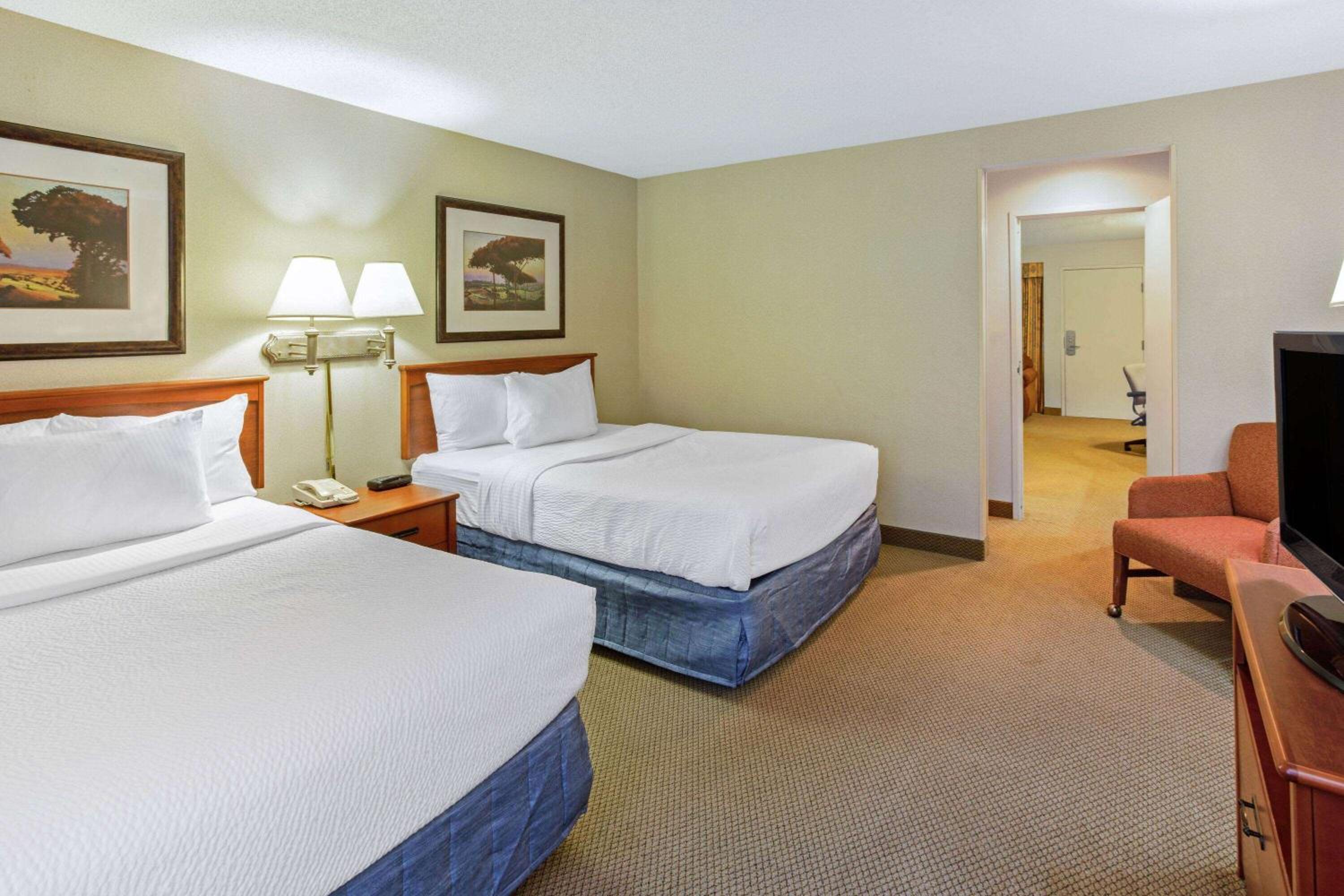 One-Bedroom Suite with Two Double Beds - Non-Smoking - Photo 6