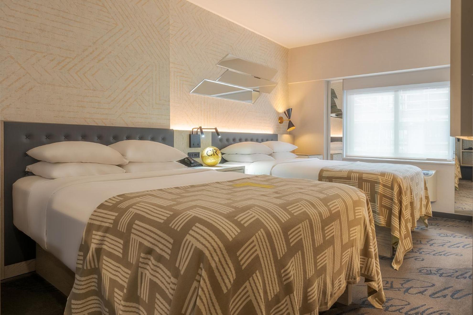Superior Double Room with Two Double Beds thumbnail 6