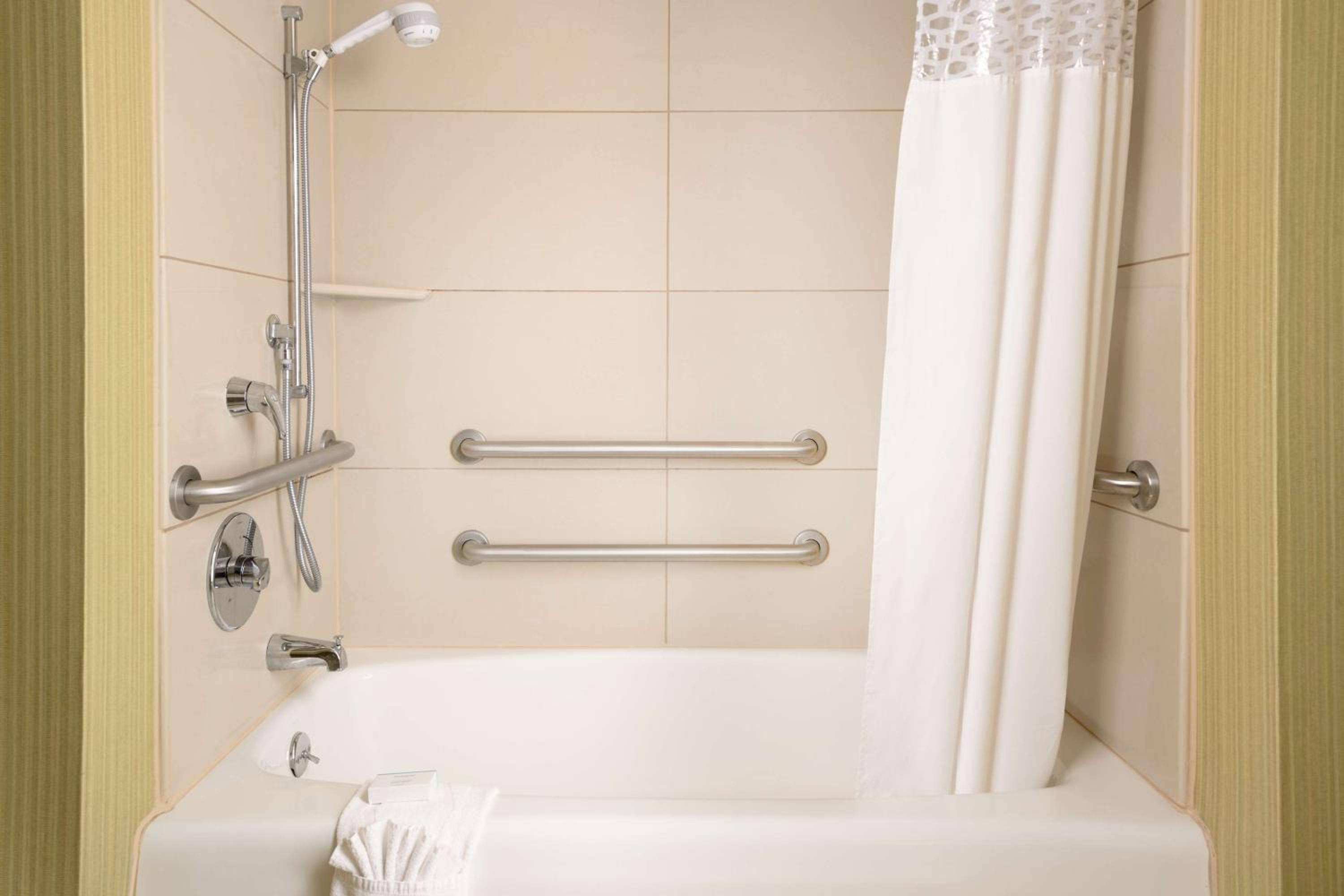 King Room with Accessible Tub - Mobility and Hearing Access/Non-Smoking photo 3