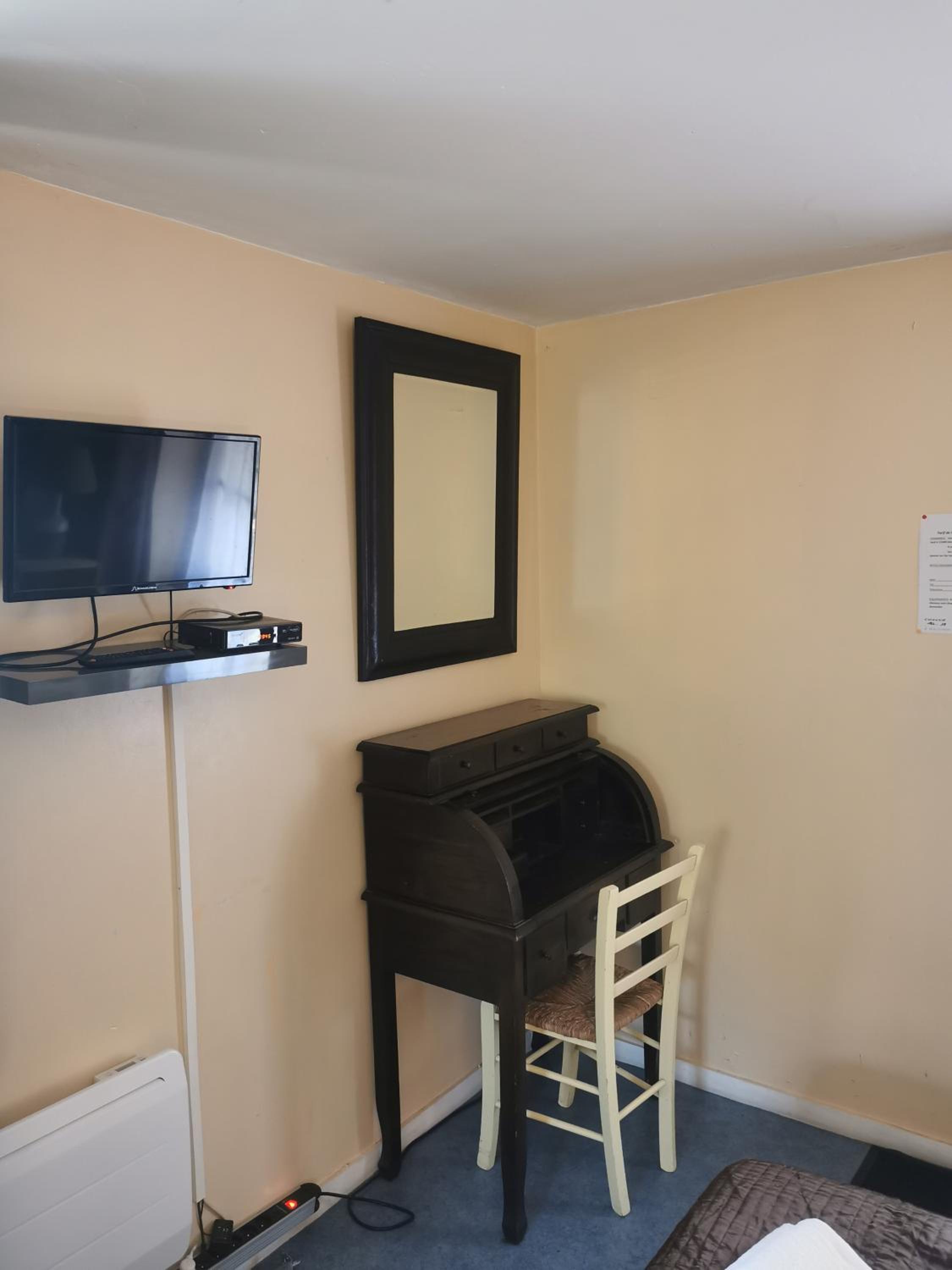Twin Room with Private External Bathroom photo 3