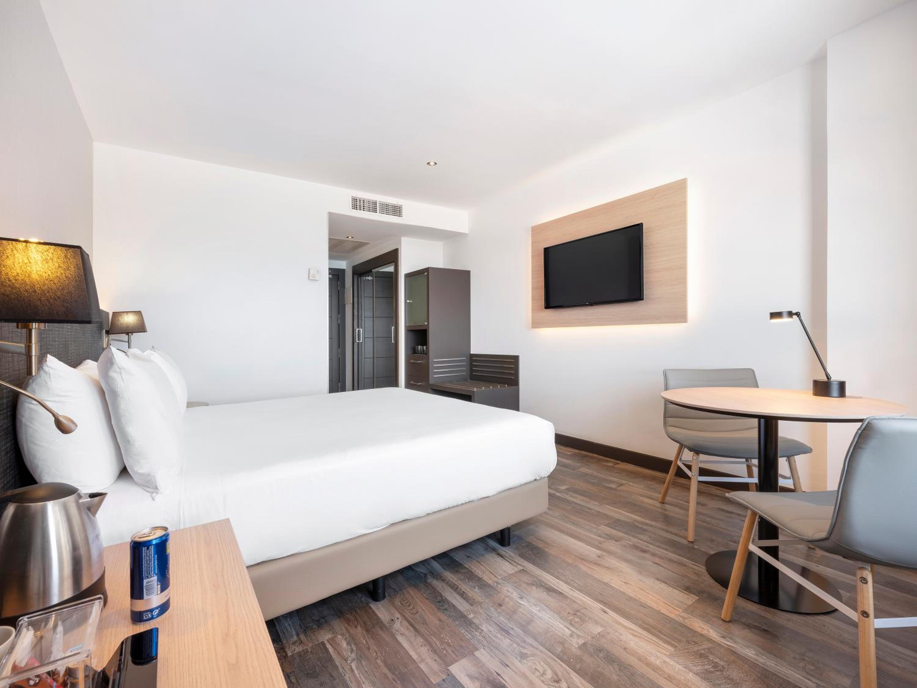 Premium Room with Sea View - Photo 9