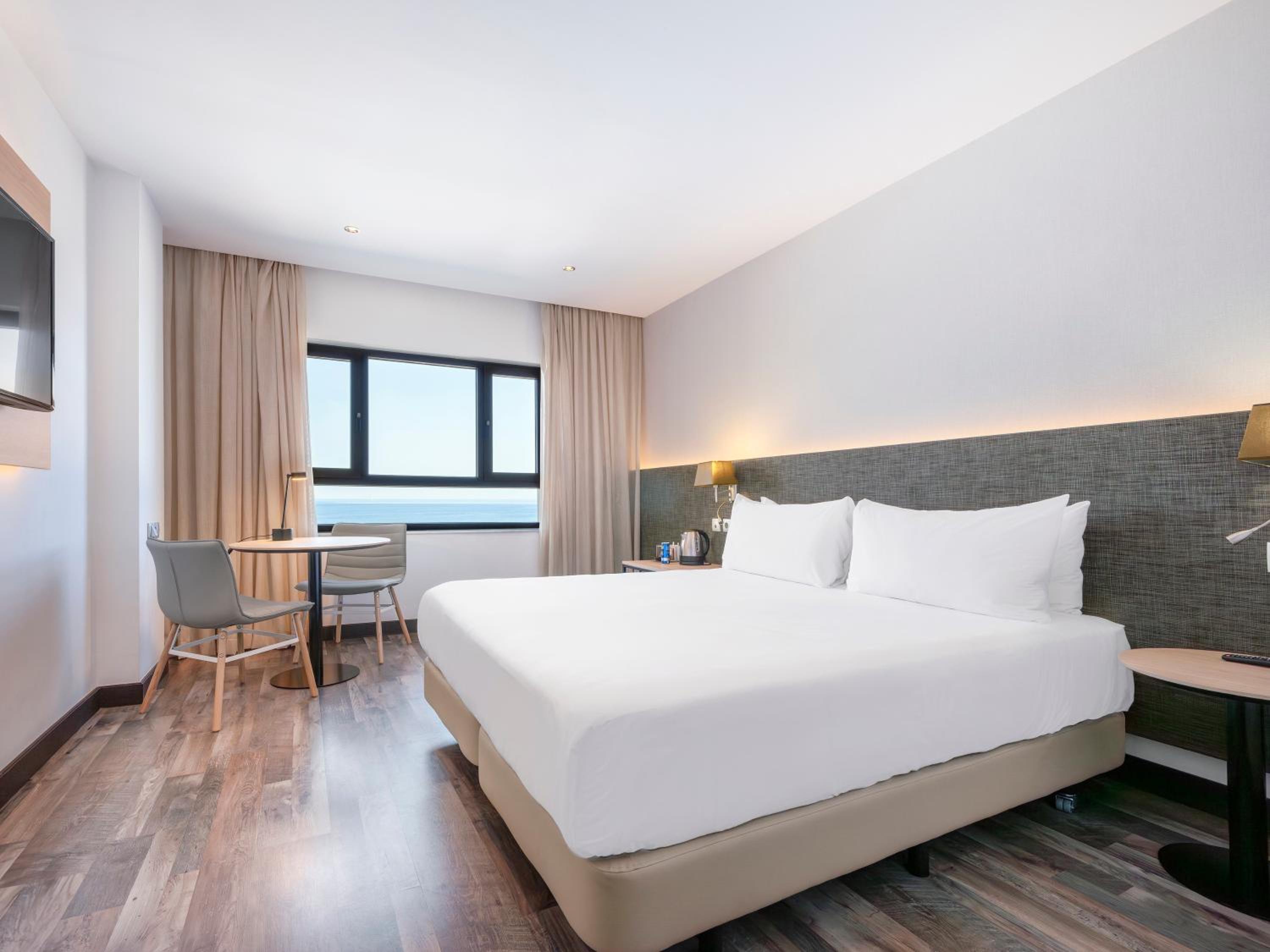 Premium Room with Sea View - Photo 2