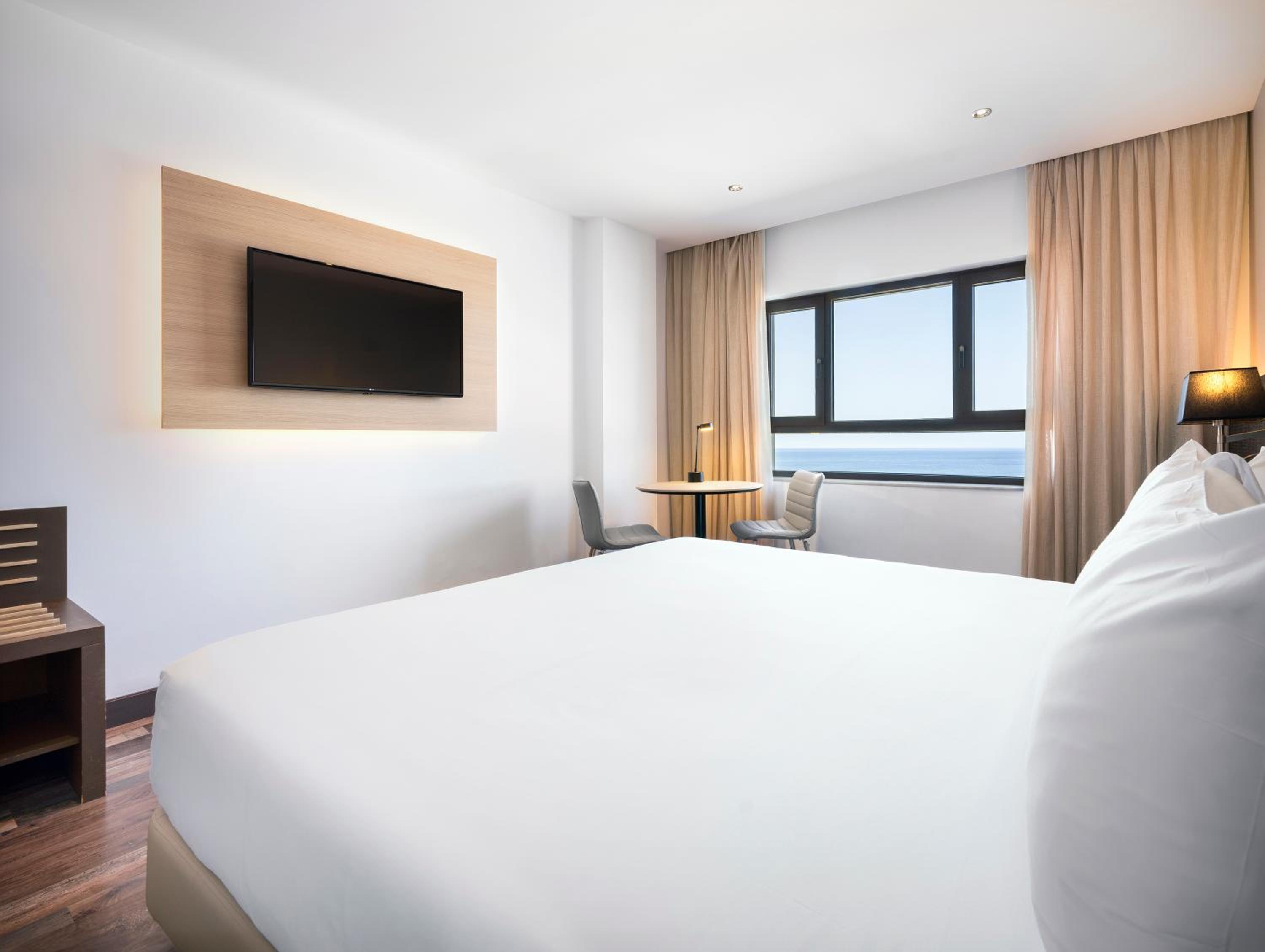 Premium Room with Sea View - Photo 6
