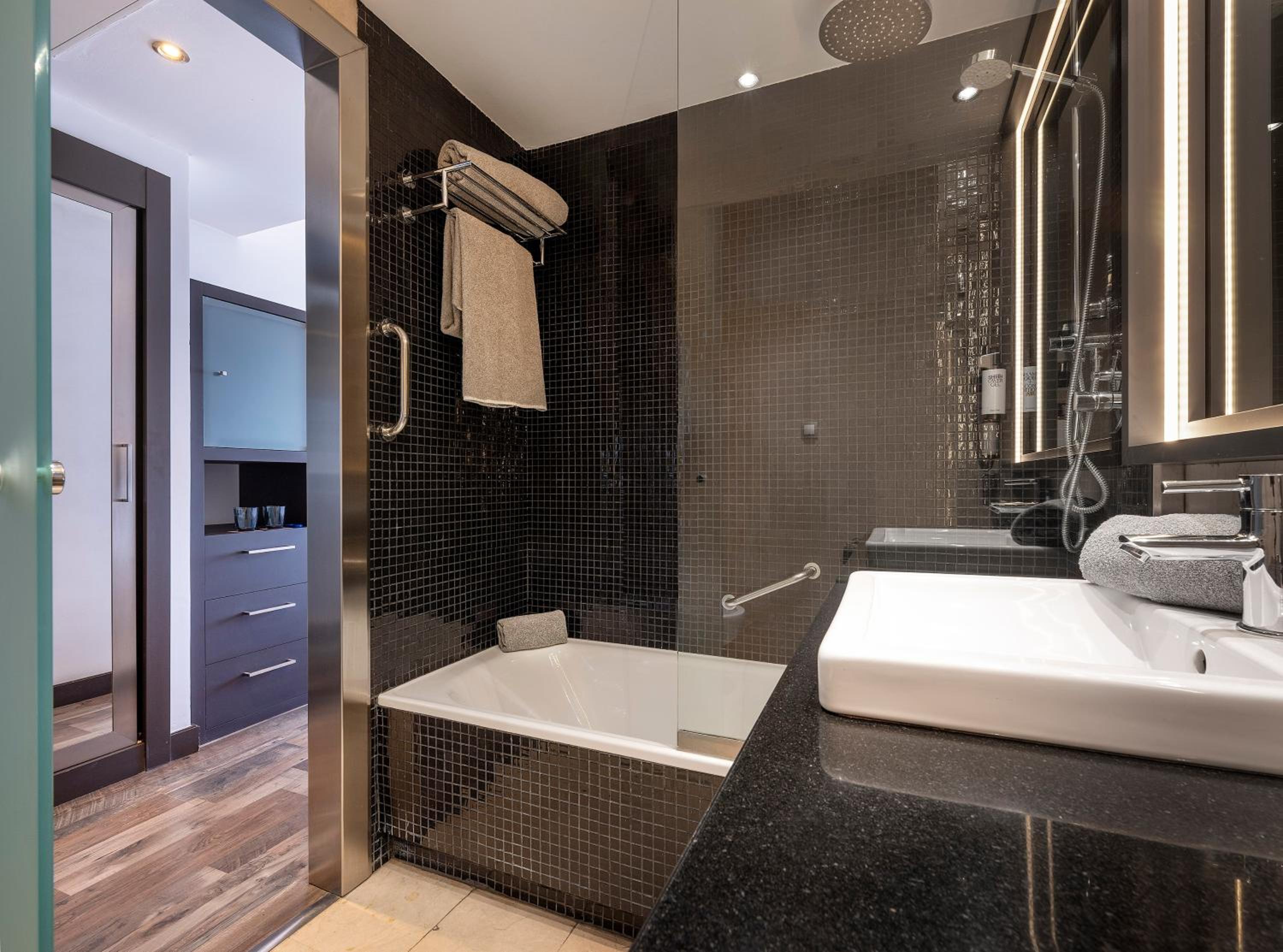 Premium Room with Sea View - Photo 5
