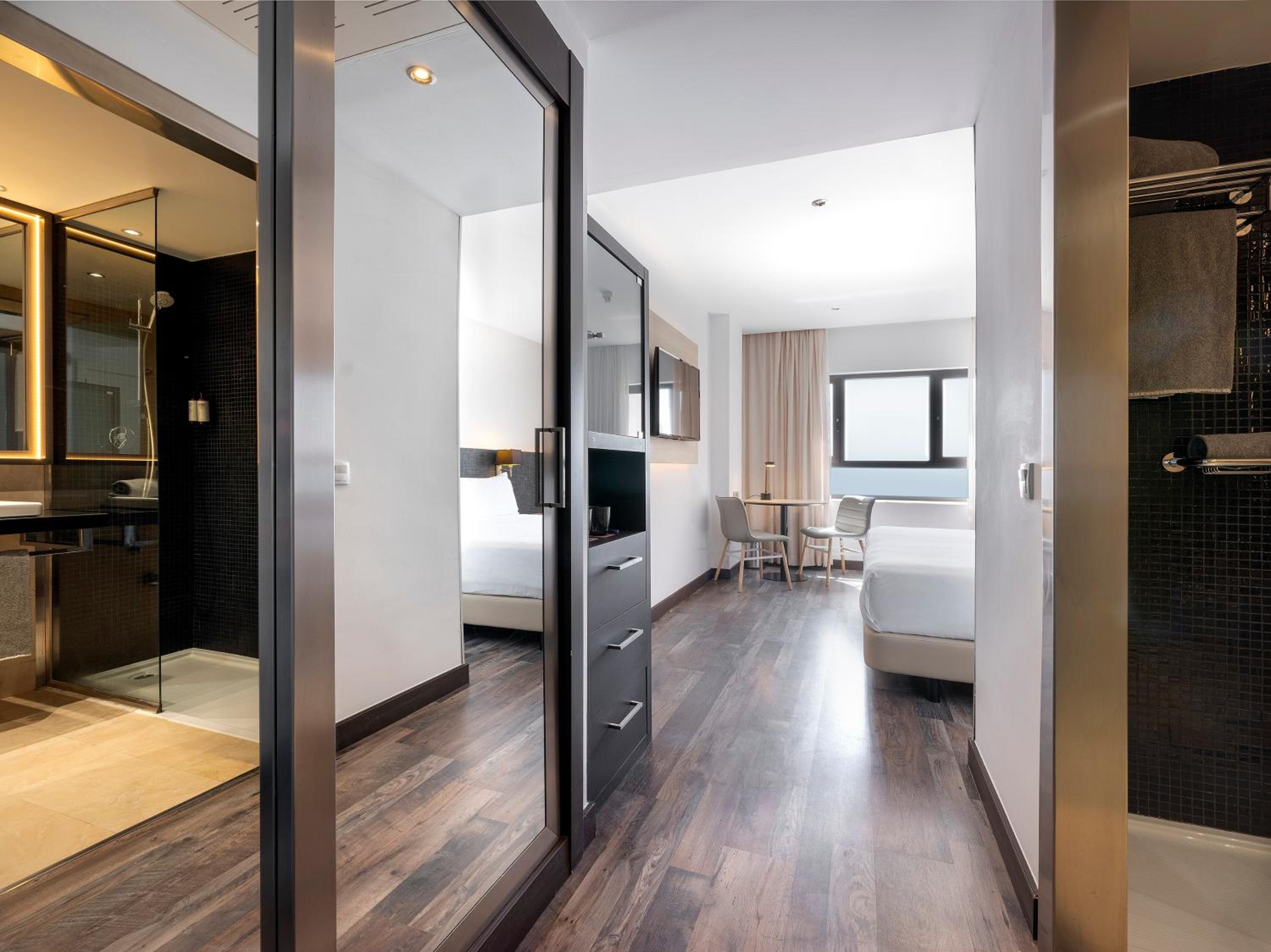 Premium Room with Sea View - Photo 10