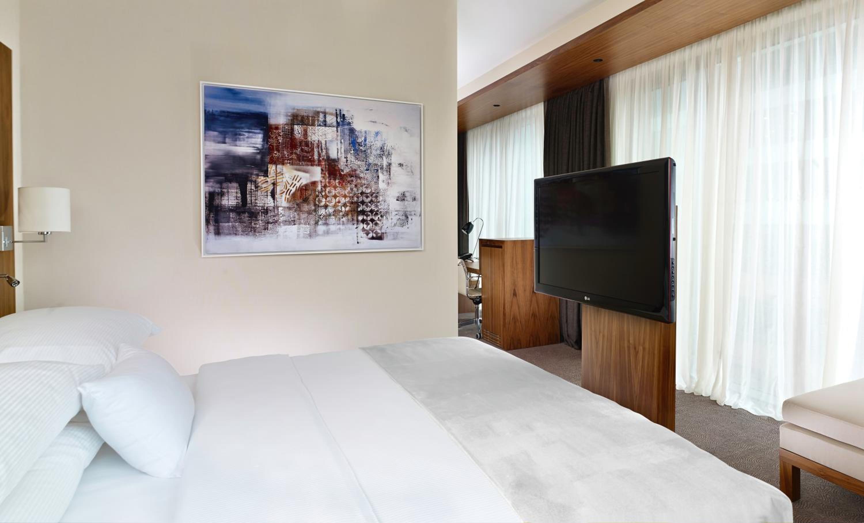 Superior King Room - Photo 4