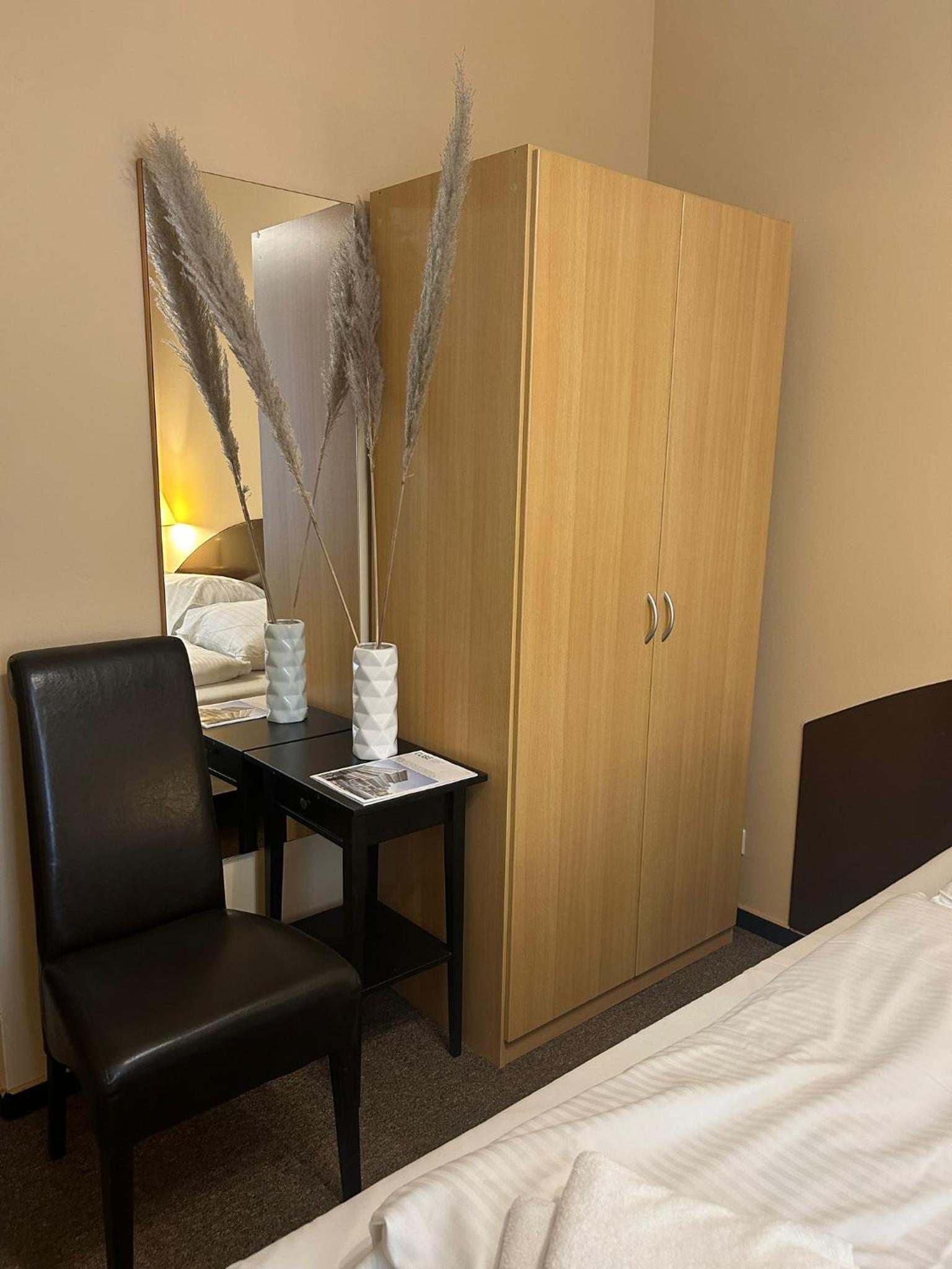 Basic Double Room photo 3