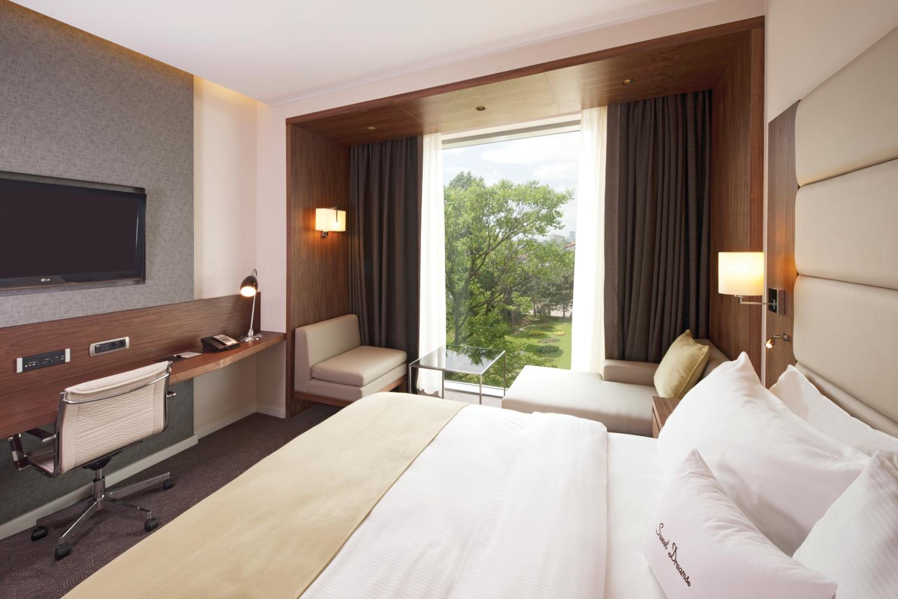 King Guest Room - Photo 3