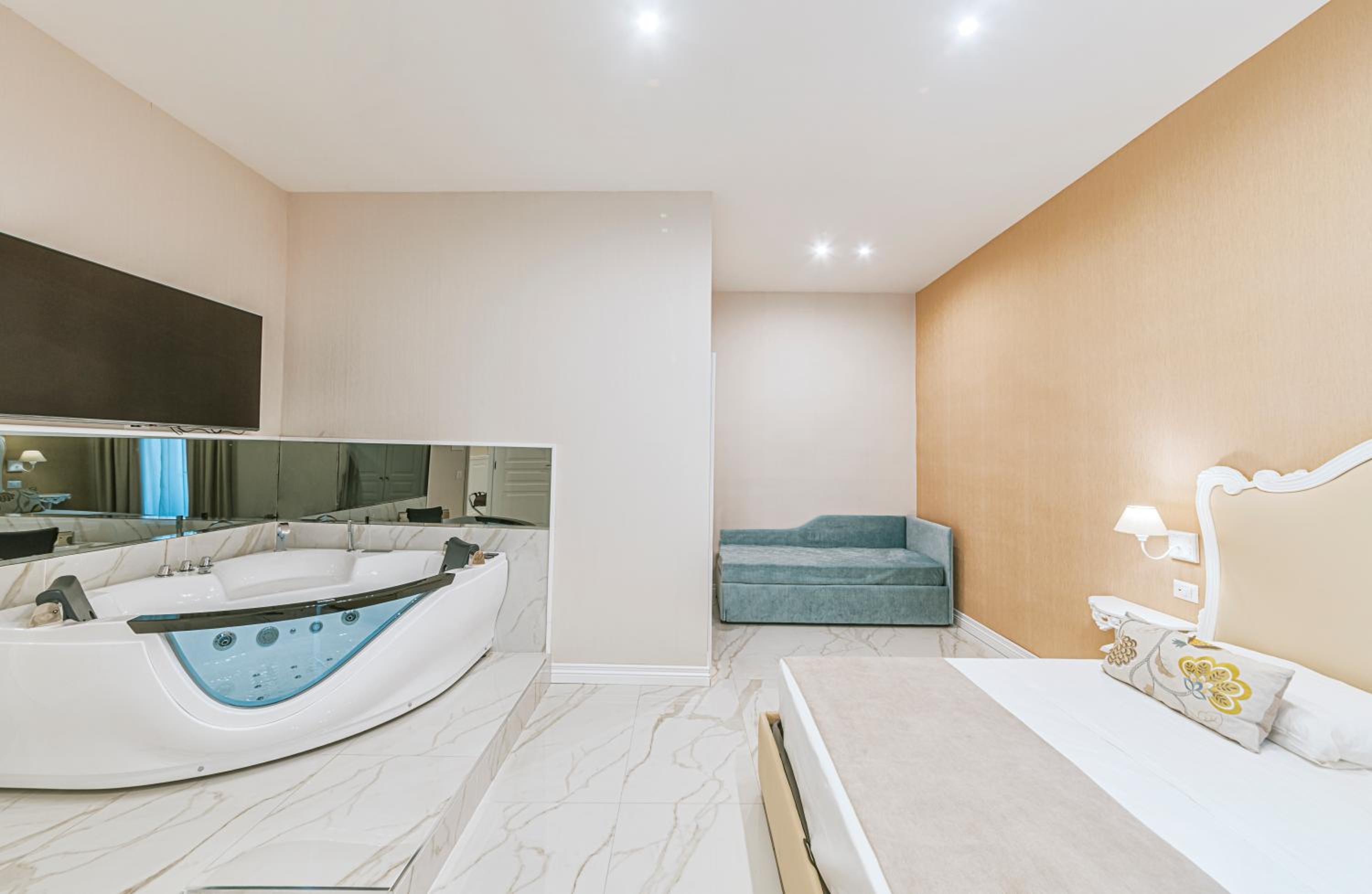 Deluxe Double Room with Bath