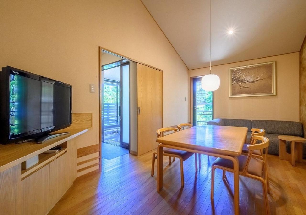 Twin Room with Private Bathroom photo 1