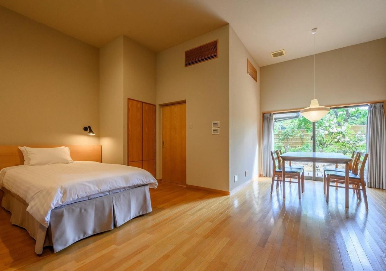 Twin Room with Private Bathroom photo 2