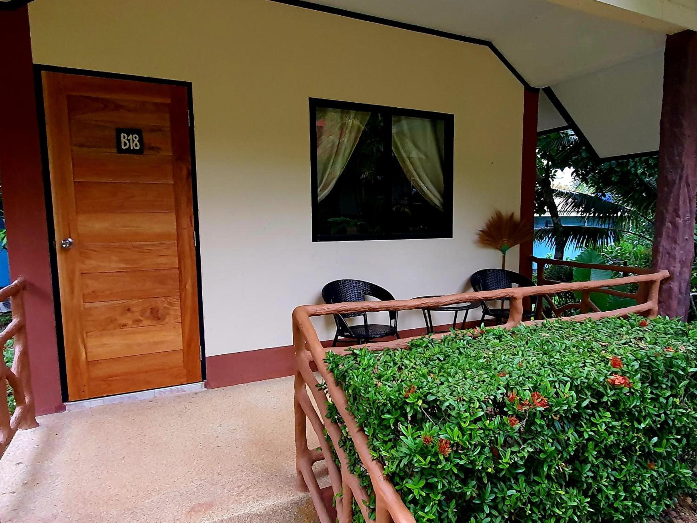 Studio Bungalow with Garden View photo 2