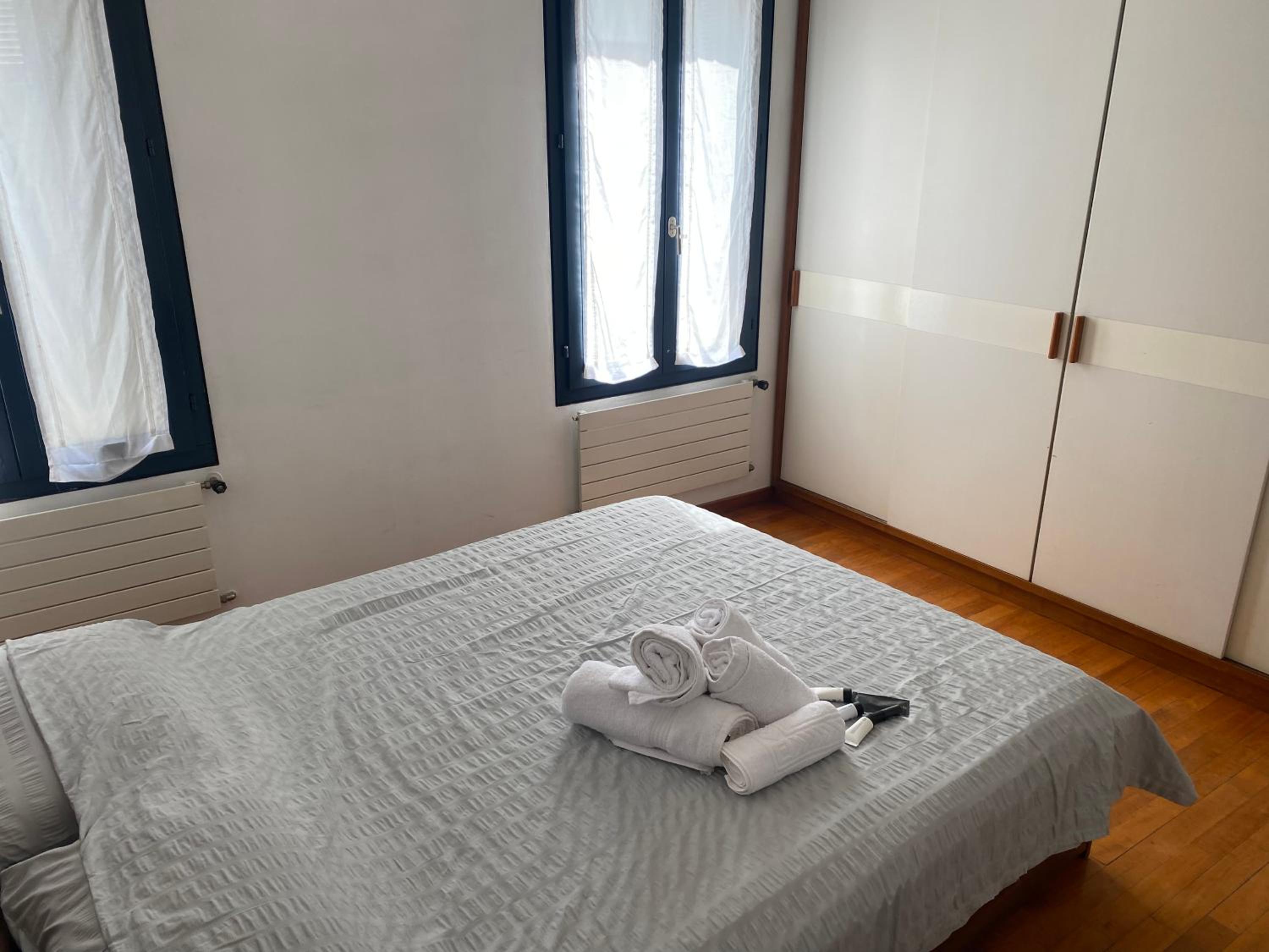 Double or Twin Room with Shared Bathroom photo 1