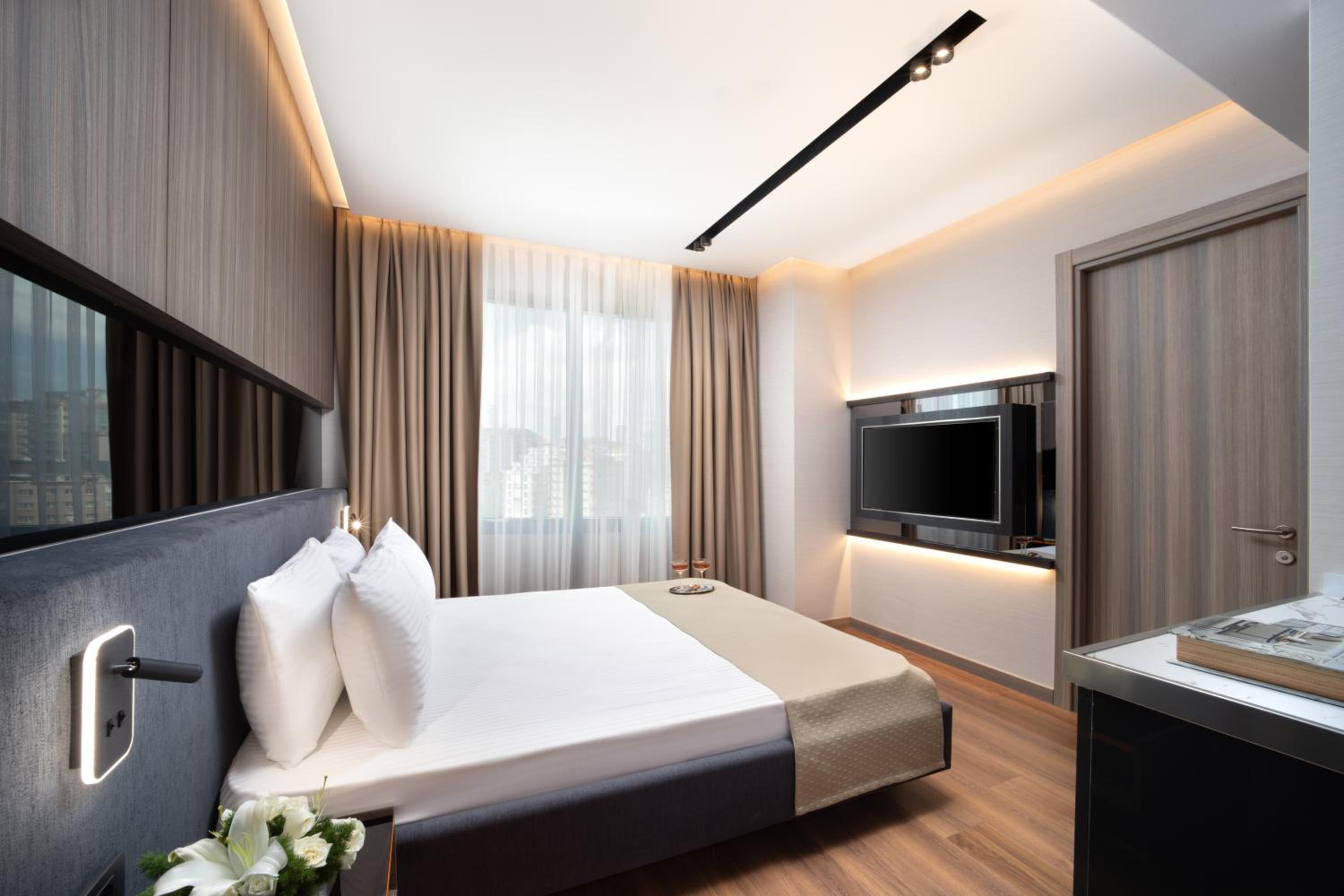 Deluxe Suite with Spa Bath photo 3