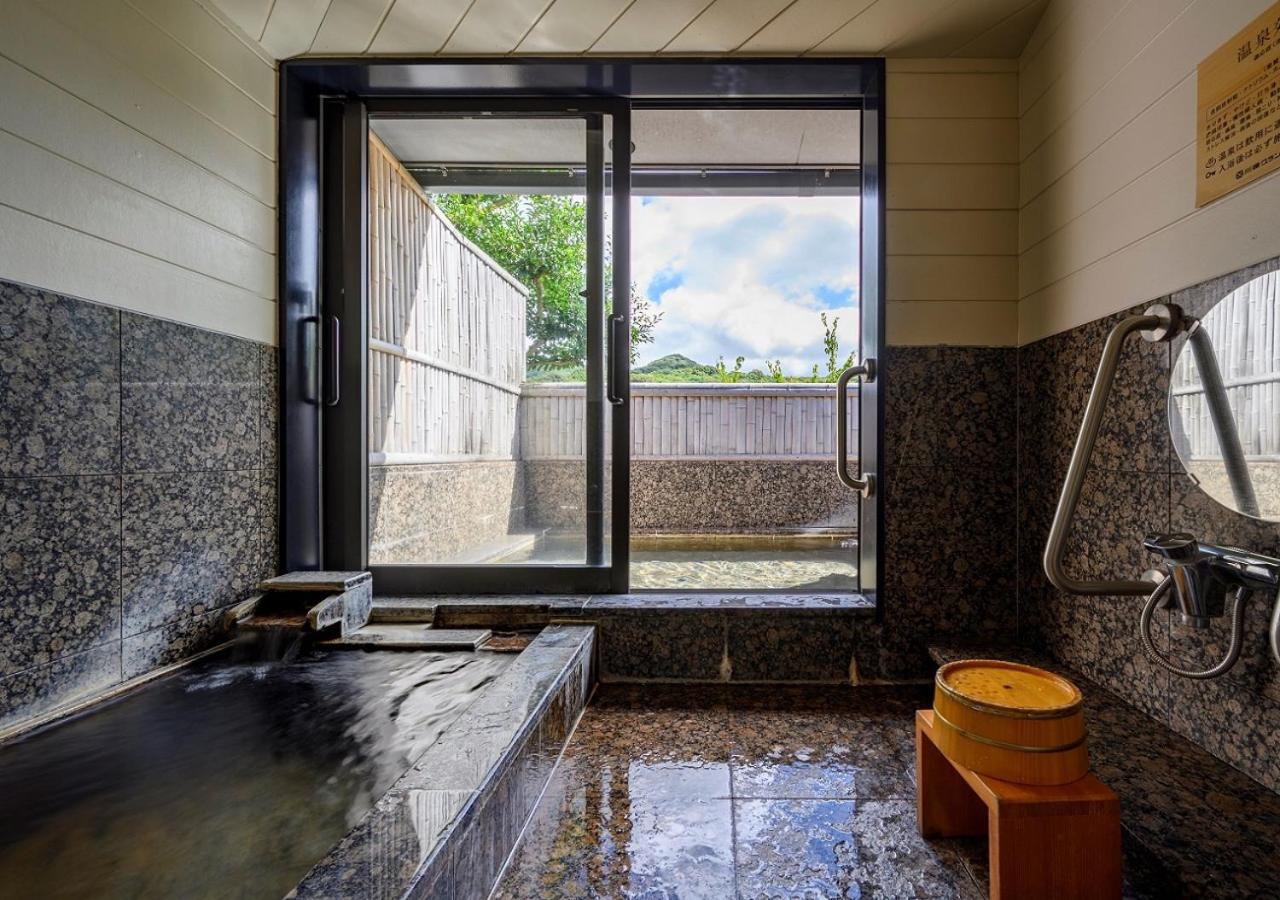 Twin Room with Private External Bathroom photo 2