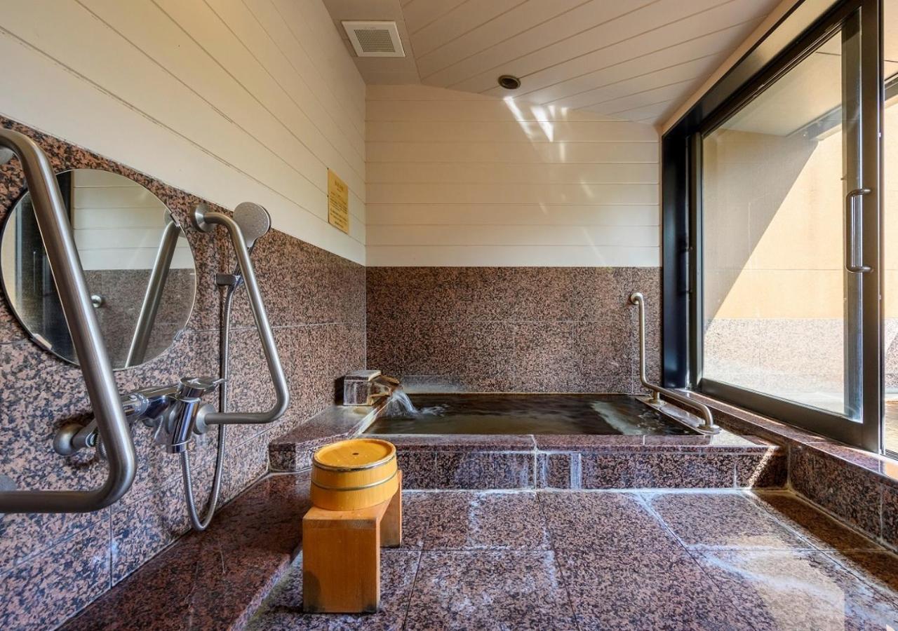 Twin Room with Private External Bathroom photo 2