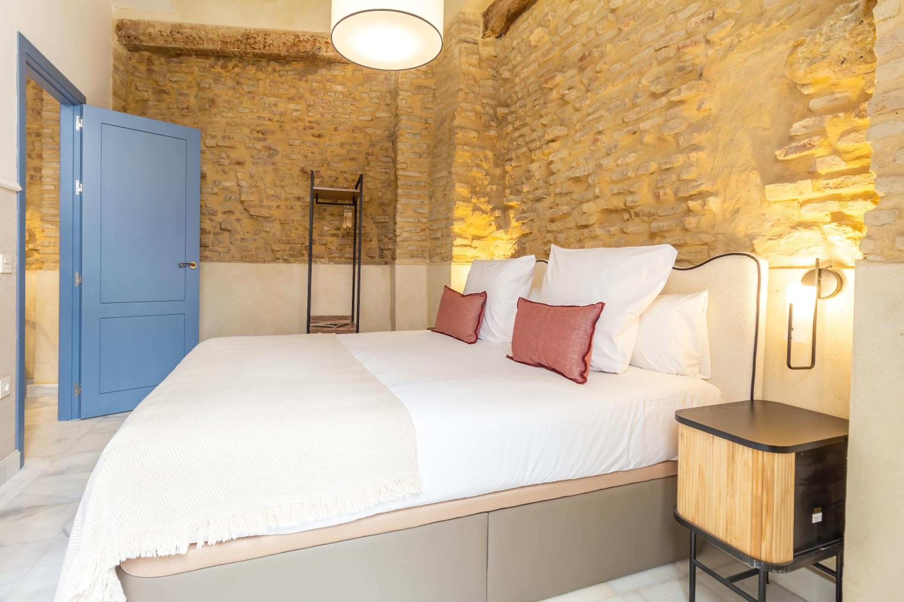 One-Bedroom Apartment with Patio - Ground Floor - Photo 3