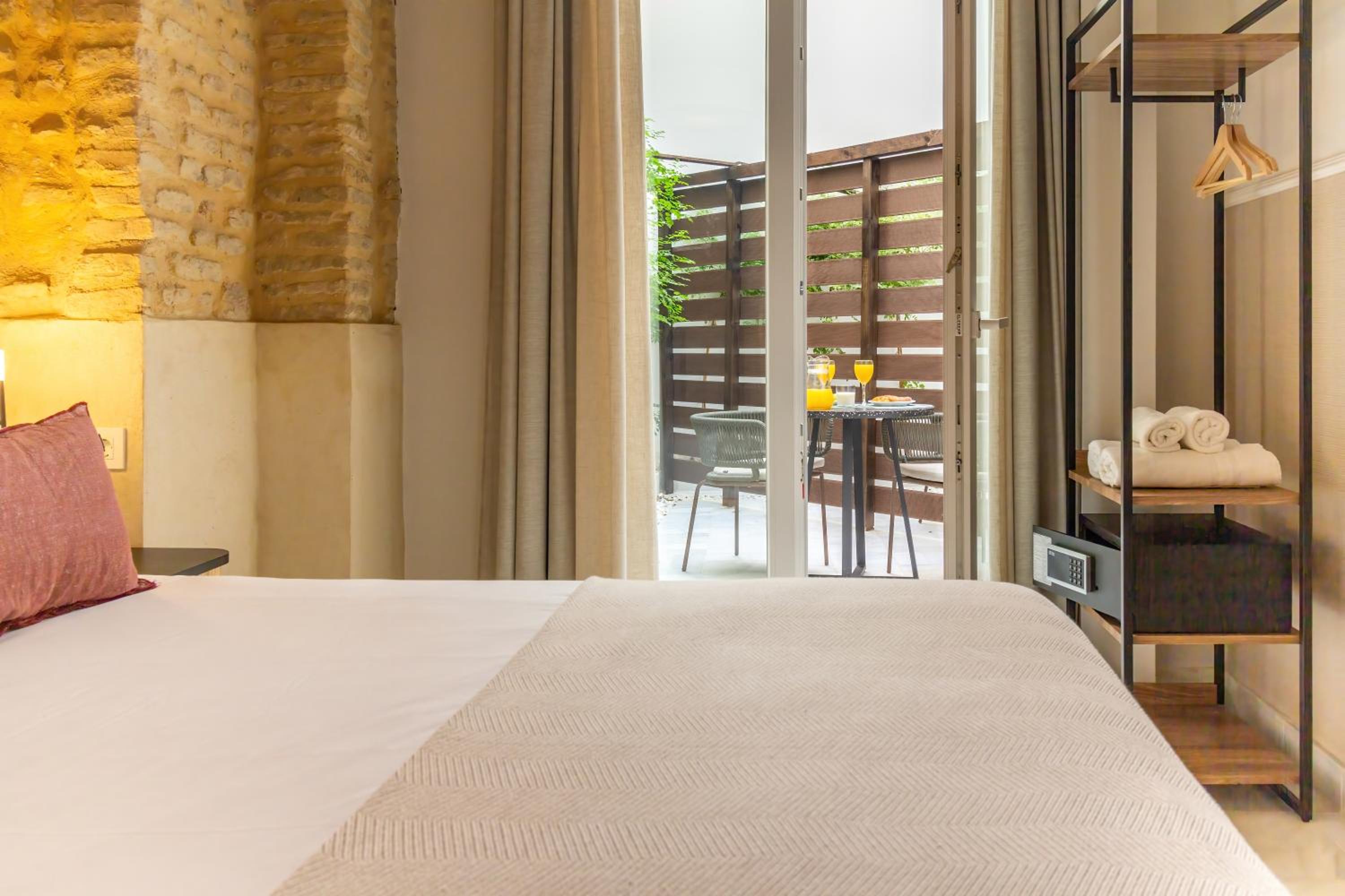 One-Bedroom Apartment with Patio - Ground Floor - Photo 4