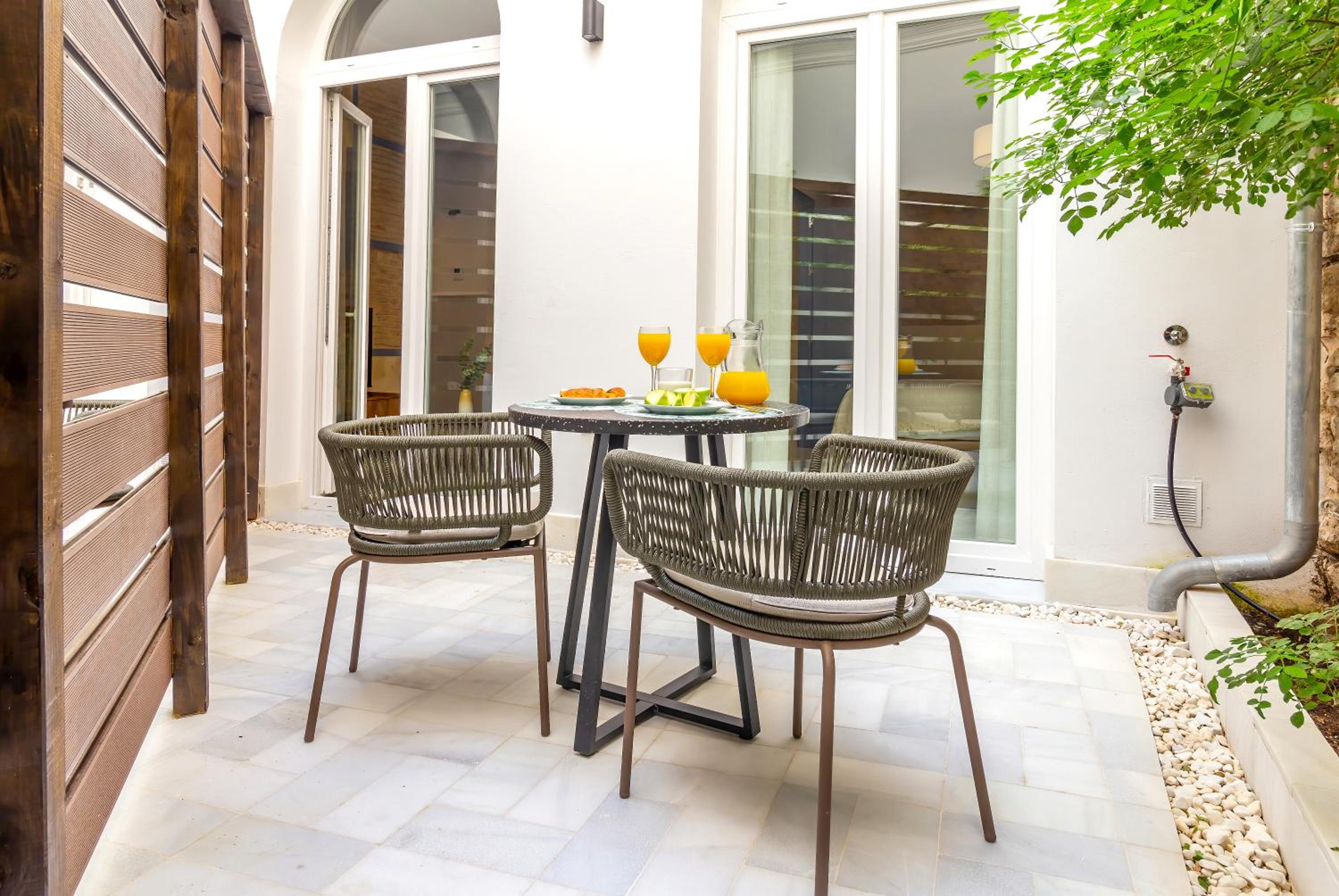 One-Bedroom Apartment with Patio - Ground Floor - Photo 6