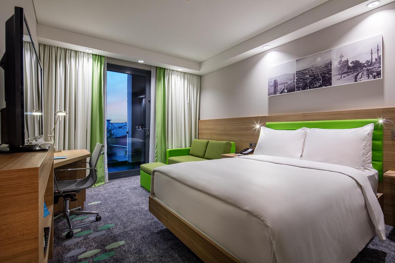 Queen Room with Sofa Bed and Balcony