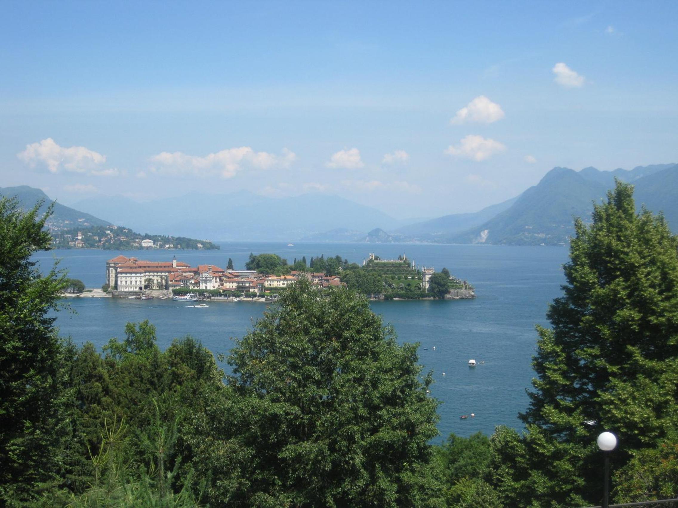Double or Twin Room with Lake View