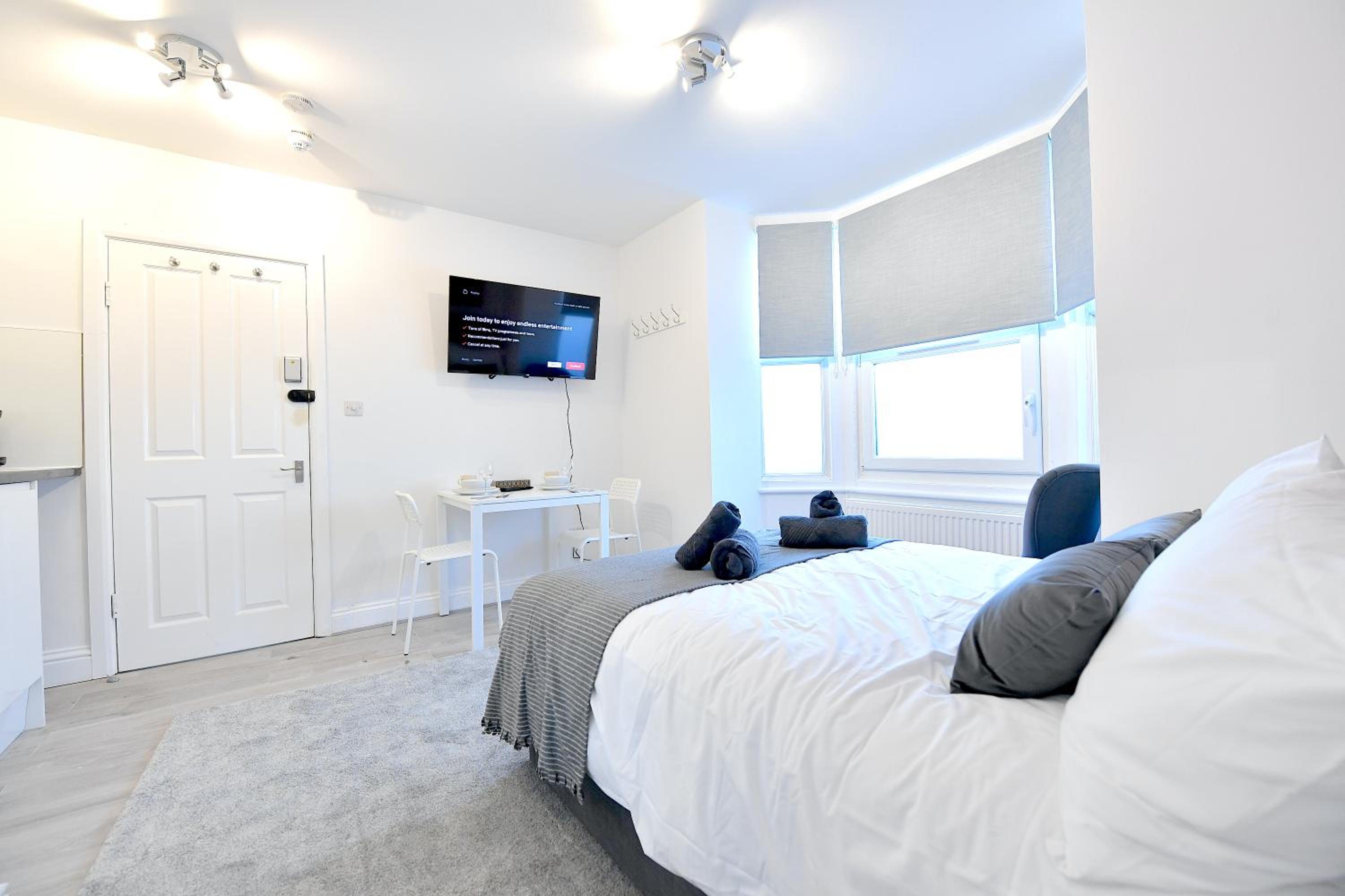 Studio Apartment photo 1