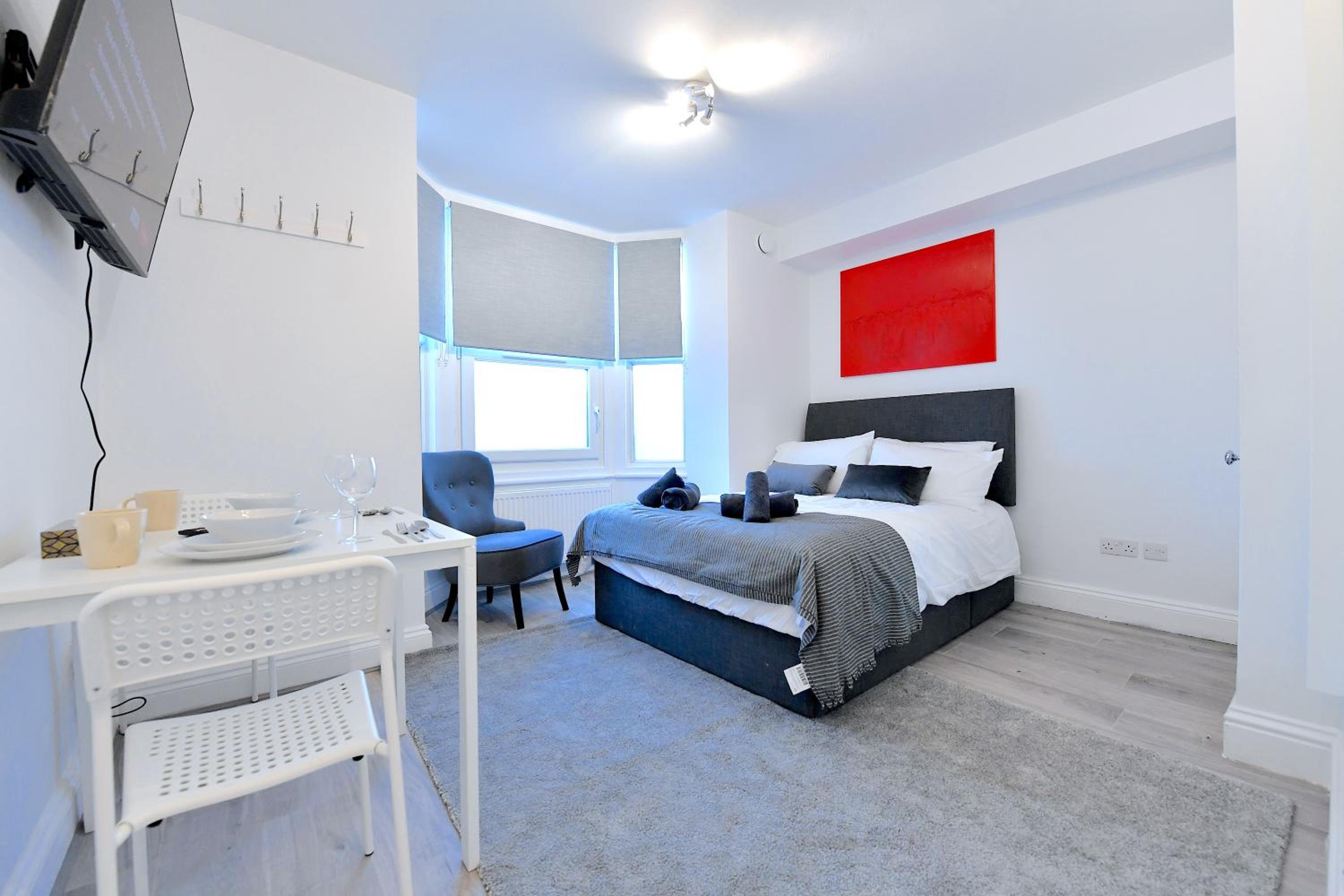 Studio Apartment photo 1