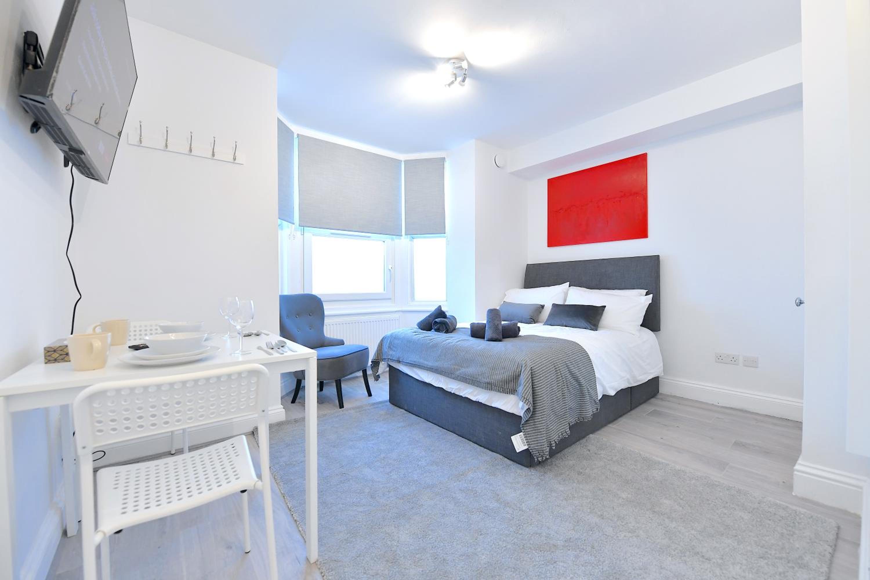 Studio Apartment photo 3