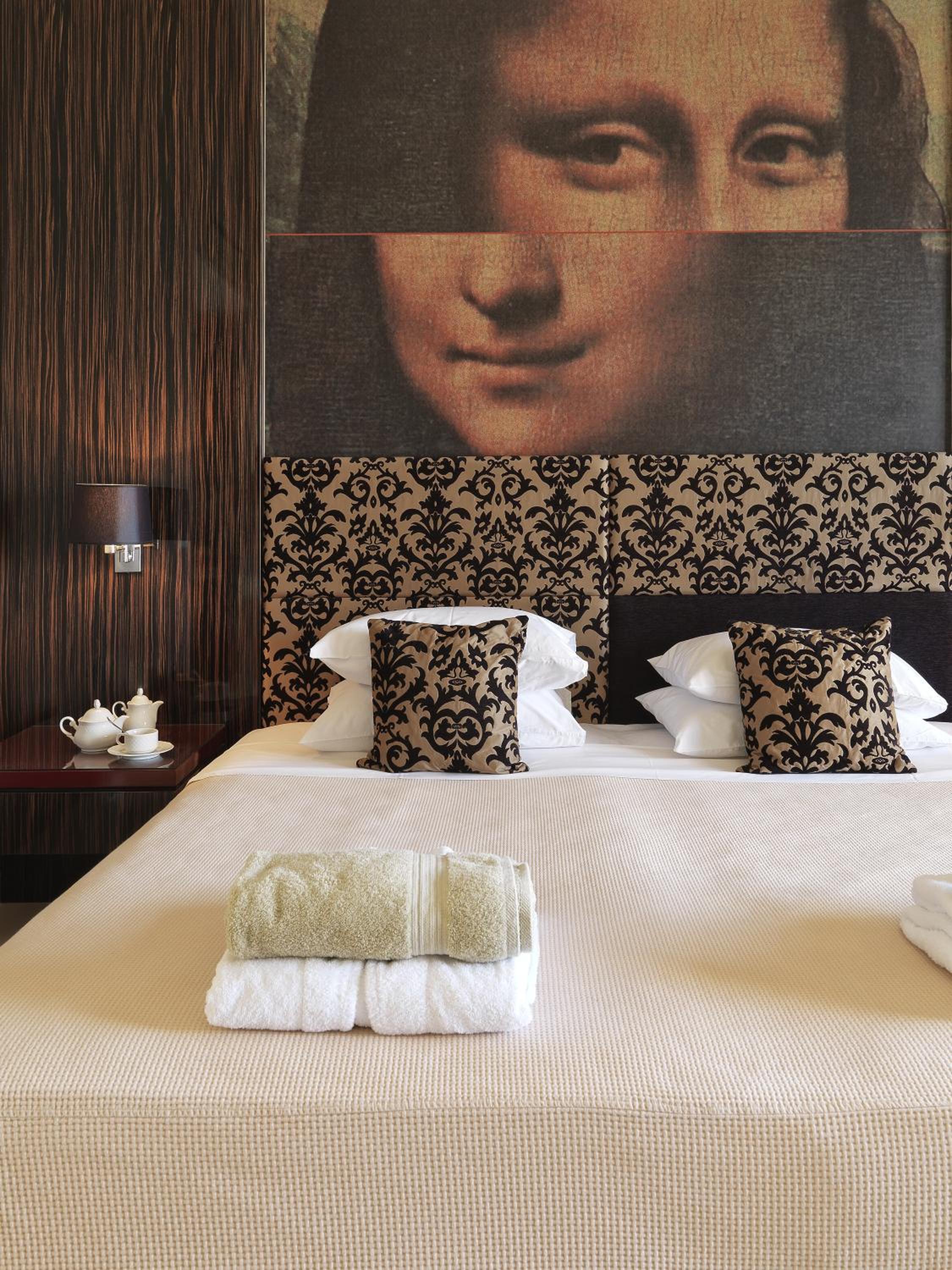 Deluxe Double Room with Side Sea View - Photo 2