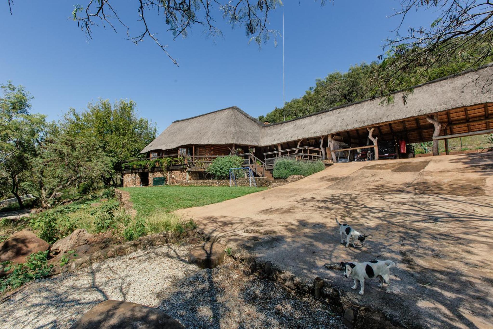 Deluxe Holiday Home photo 2