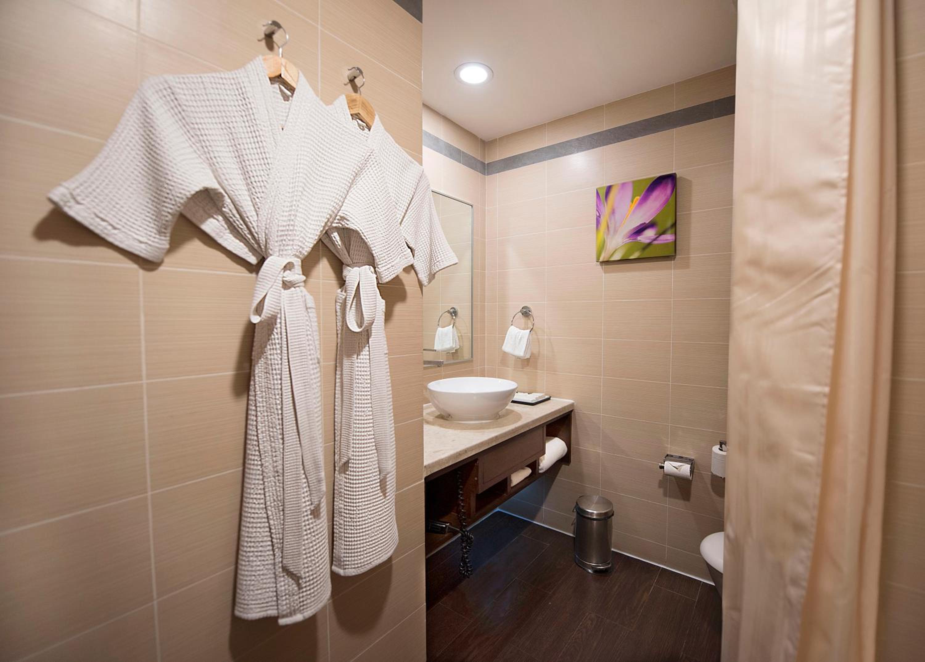 Premium King Room - Photo 2