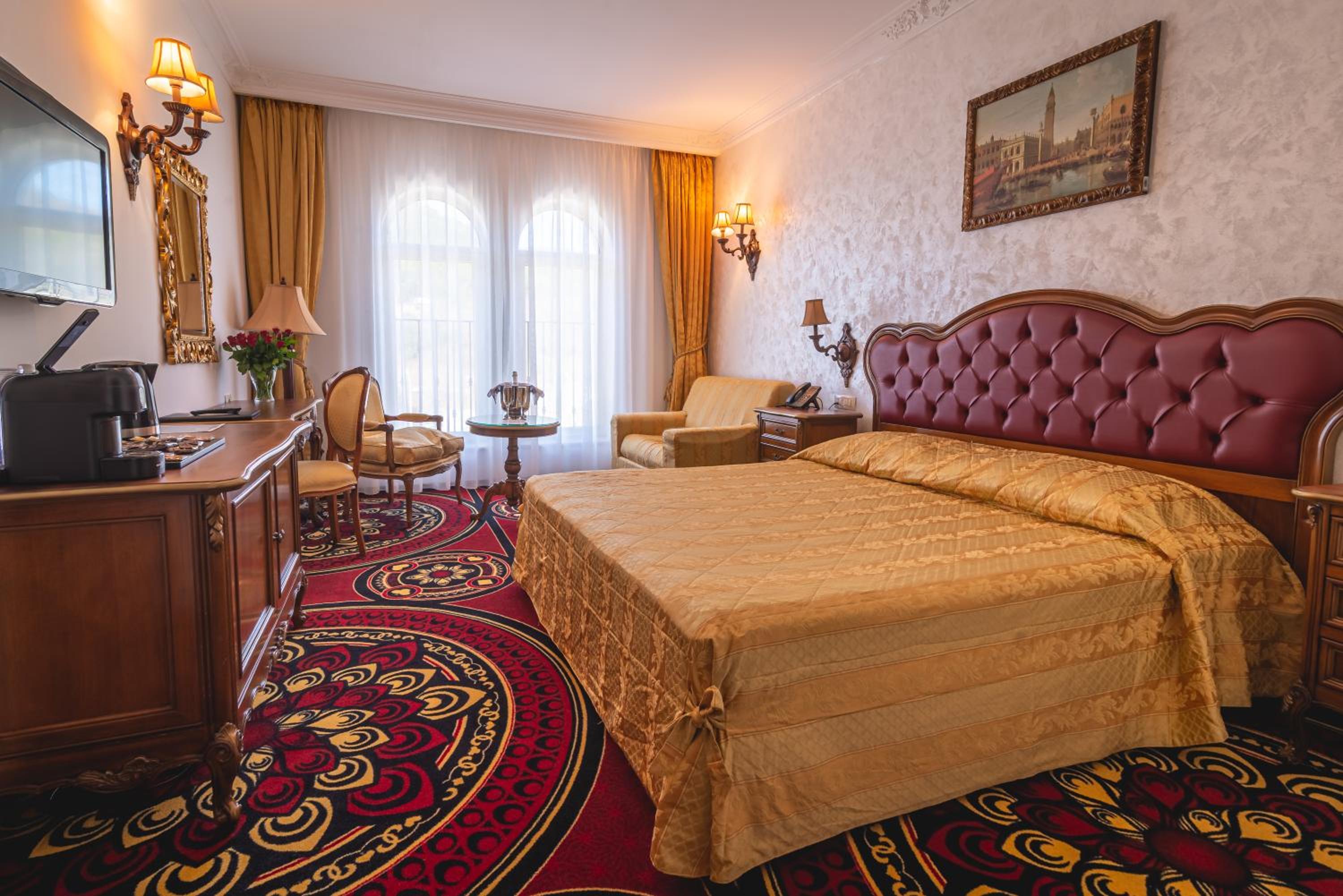 Superior King Room - Photo 7