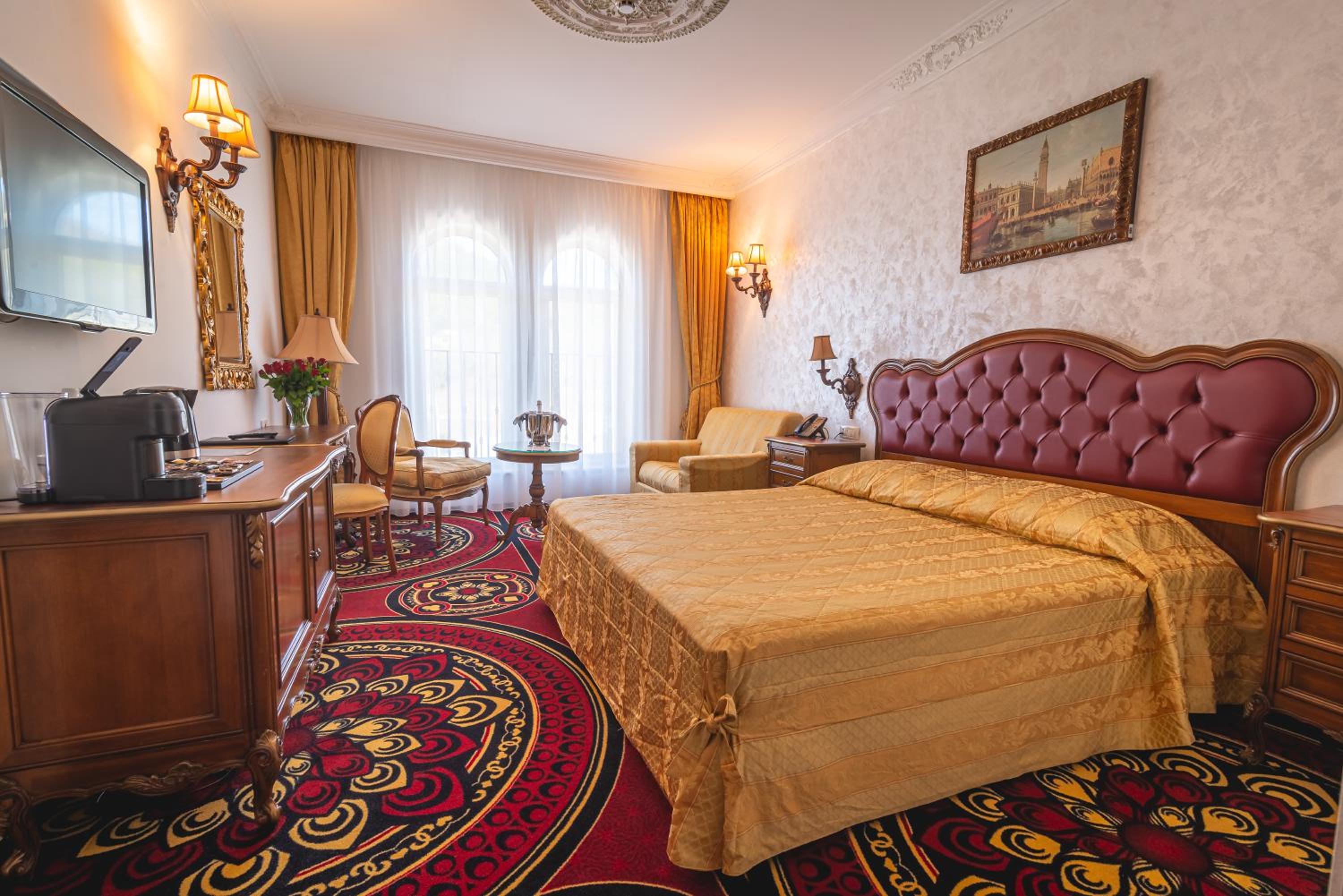 Superior King Room - Photo 3