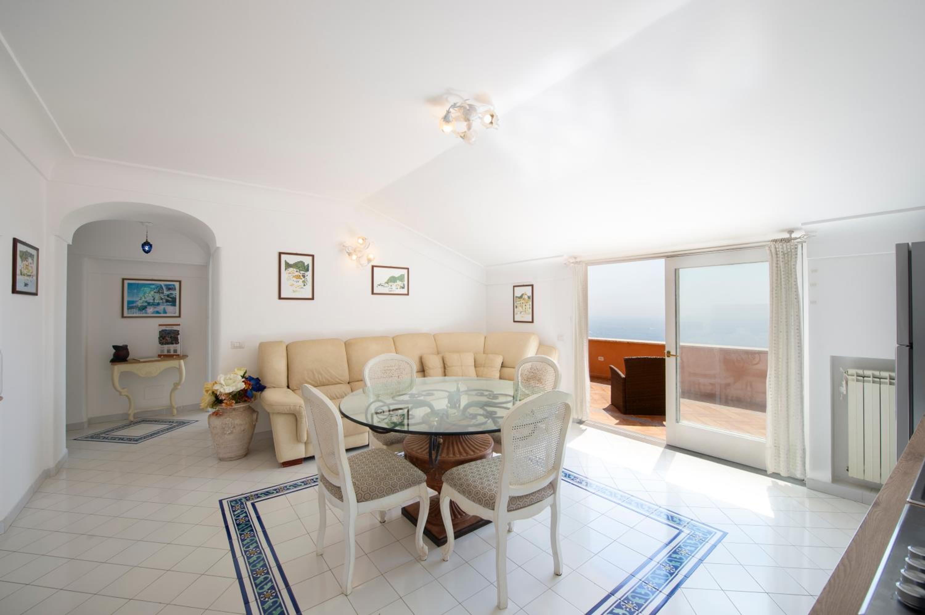Superior Three-Bedroom Apartment with Pool 