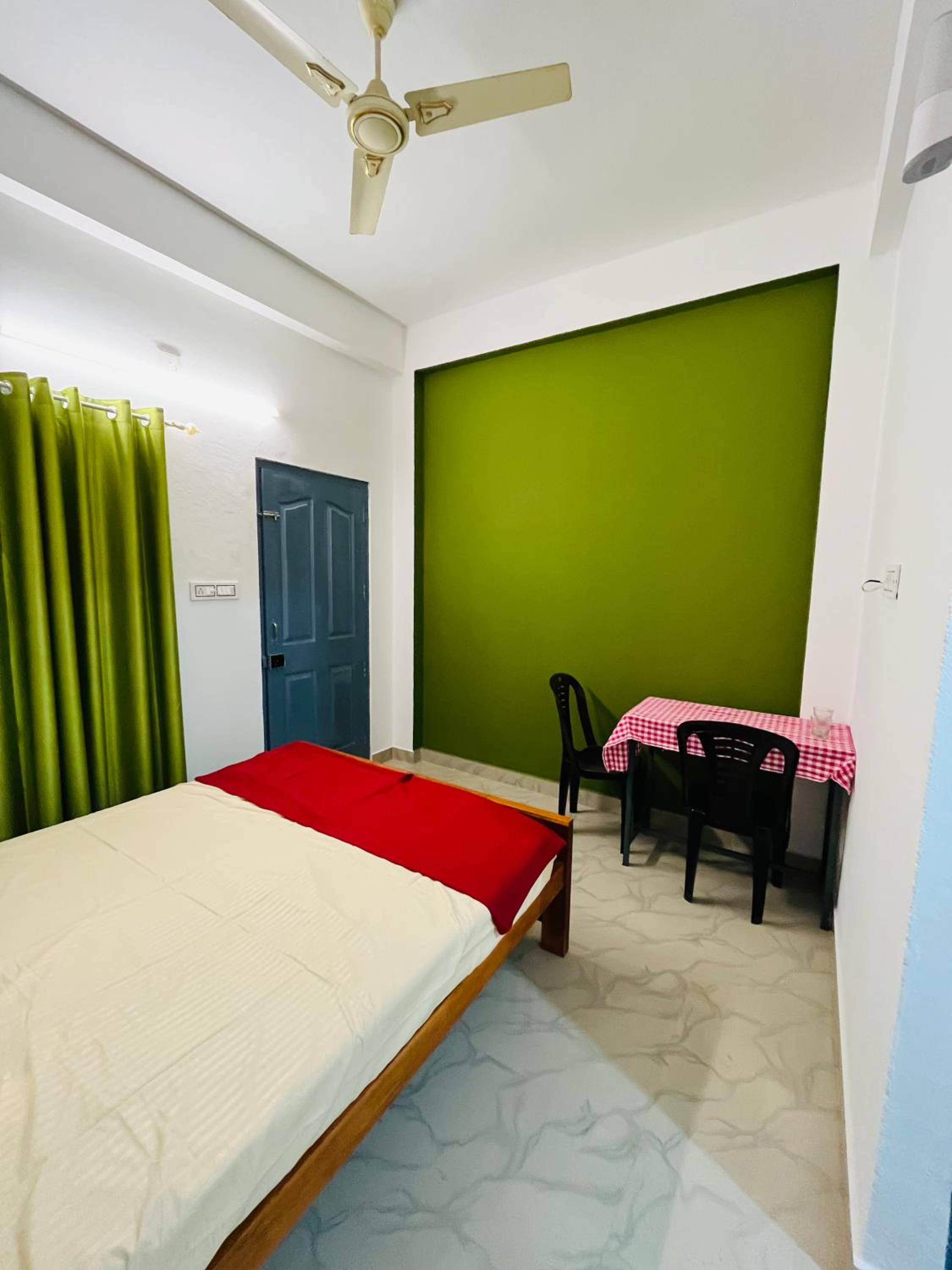 Budget Double Room photo 3