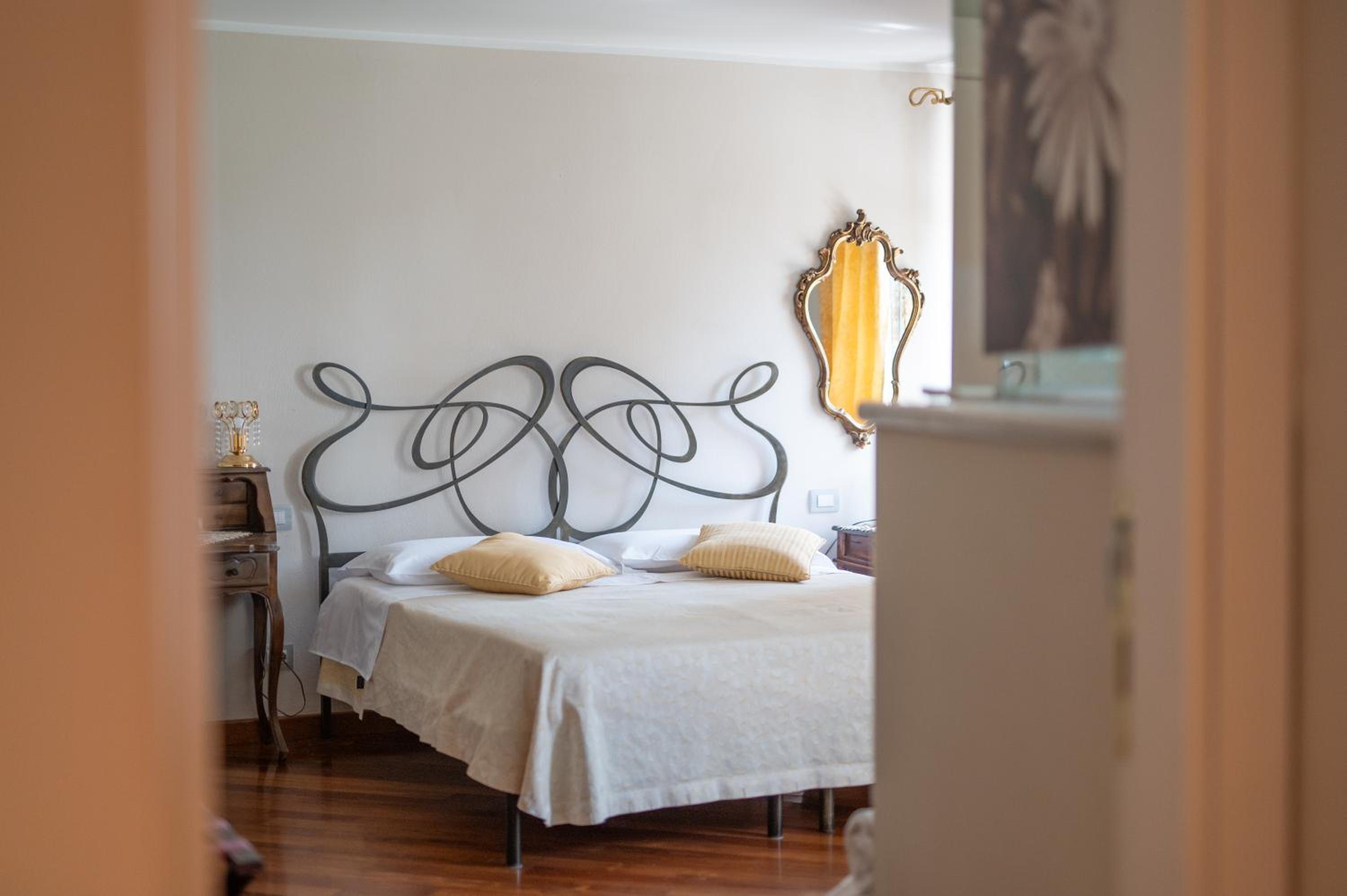 Standard Double Room photo 3