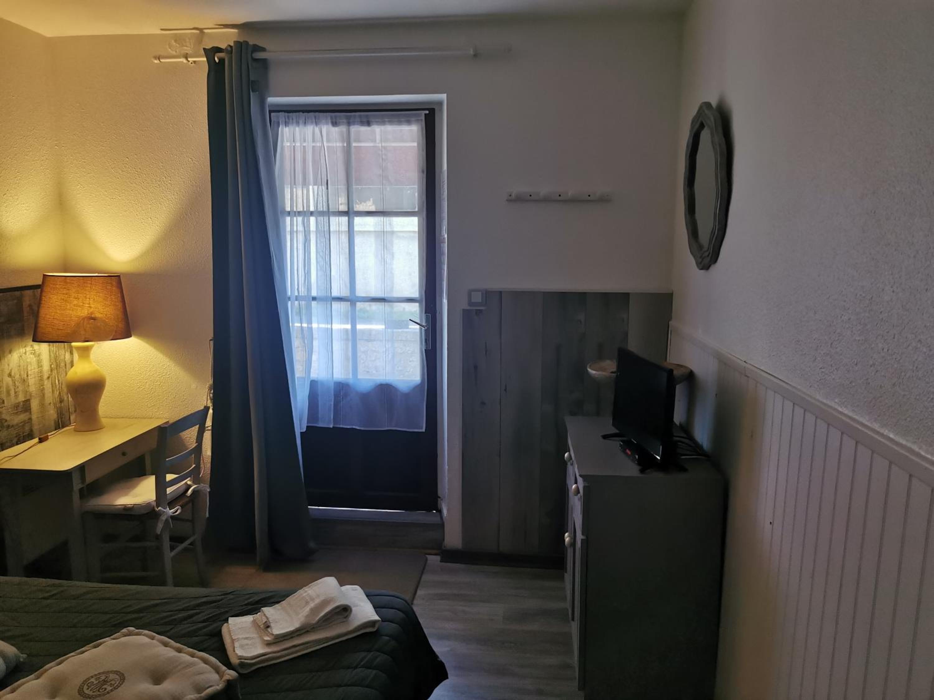 Double Room with Private External Bathroom photo 2