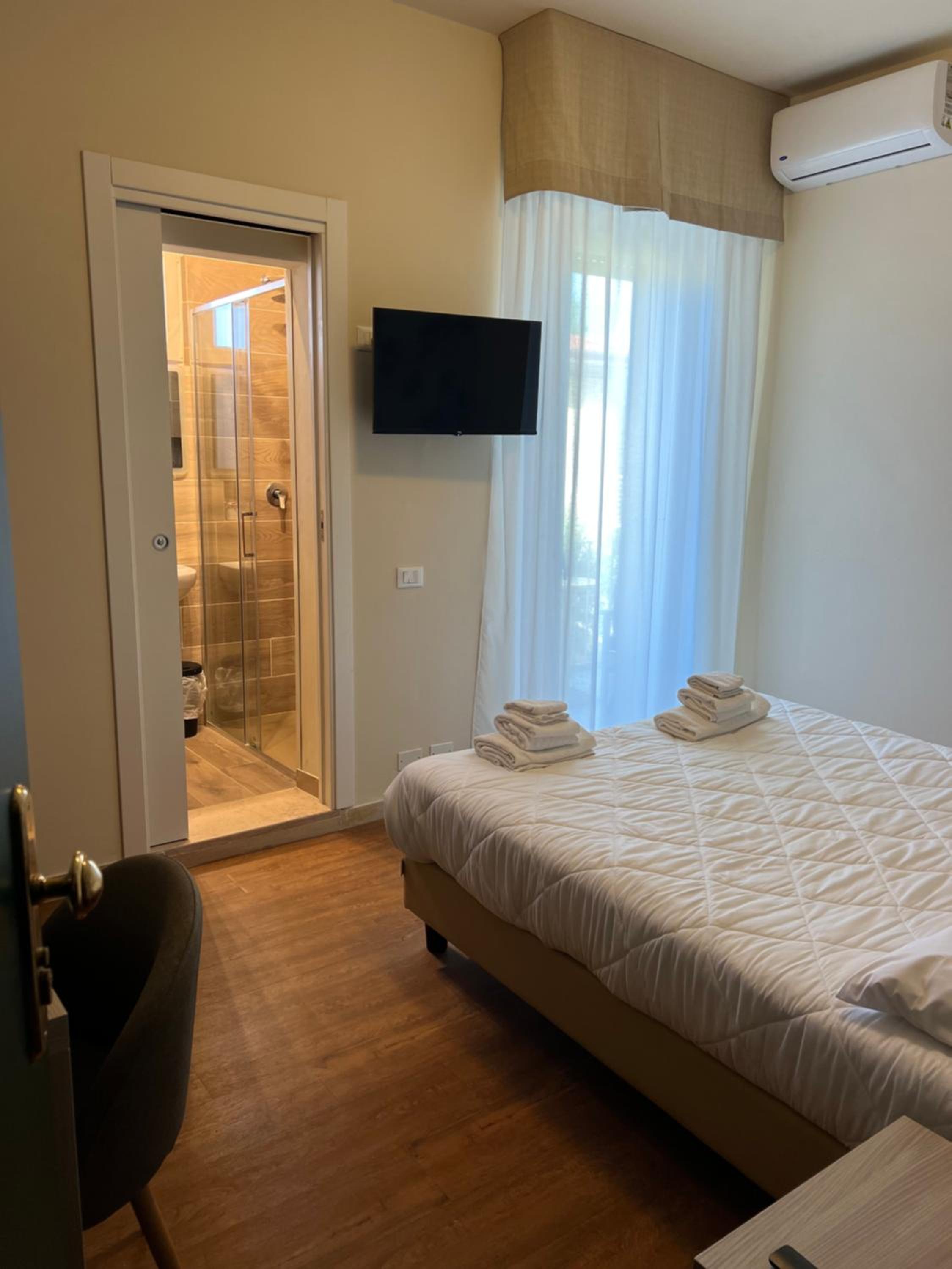 Economy Double Room photo 3