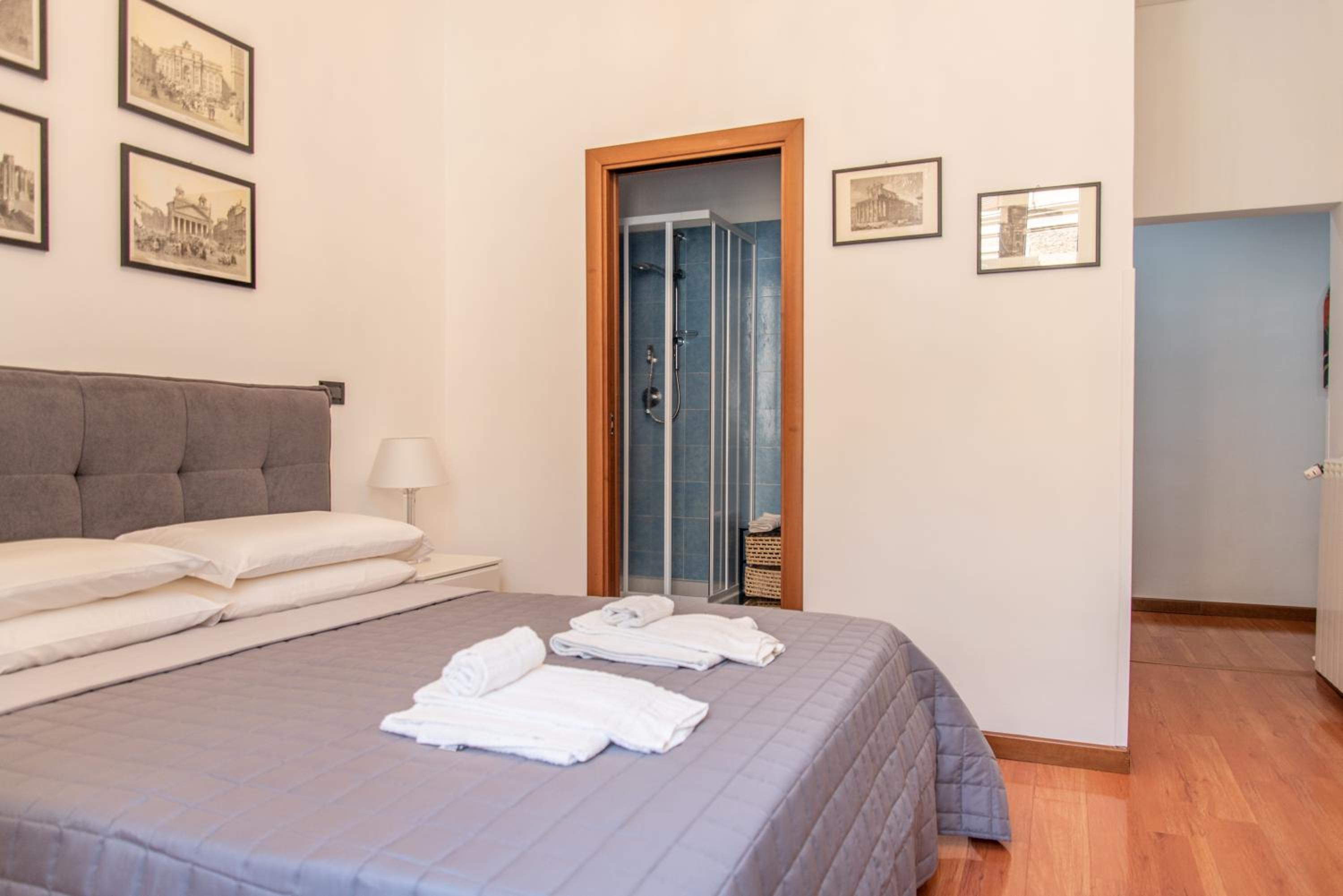 Double Room with Private Bathroom photo 2