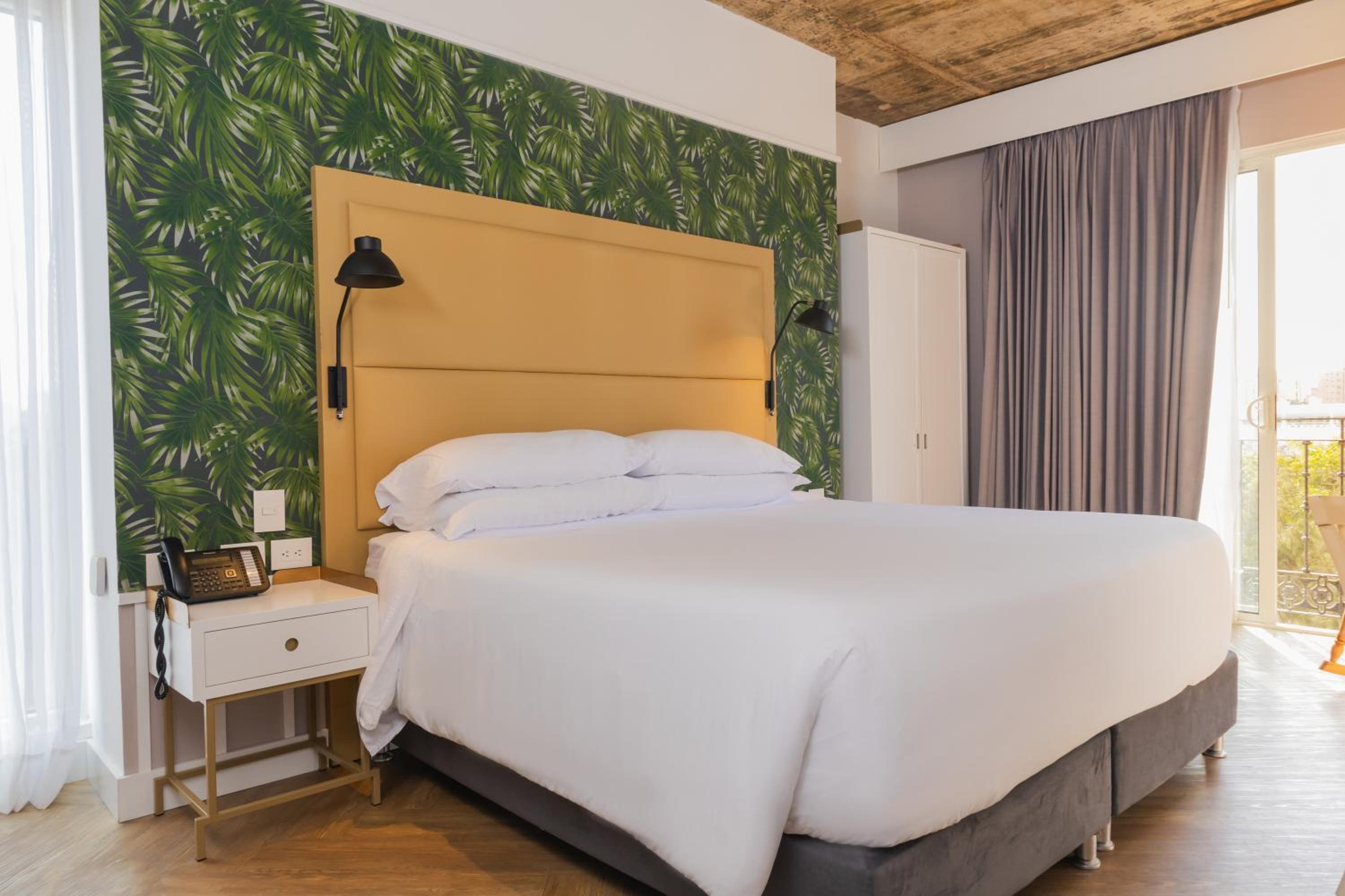 1 King Bed - Photo 2