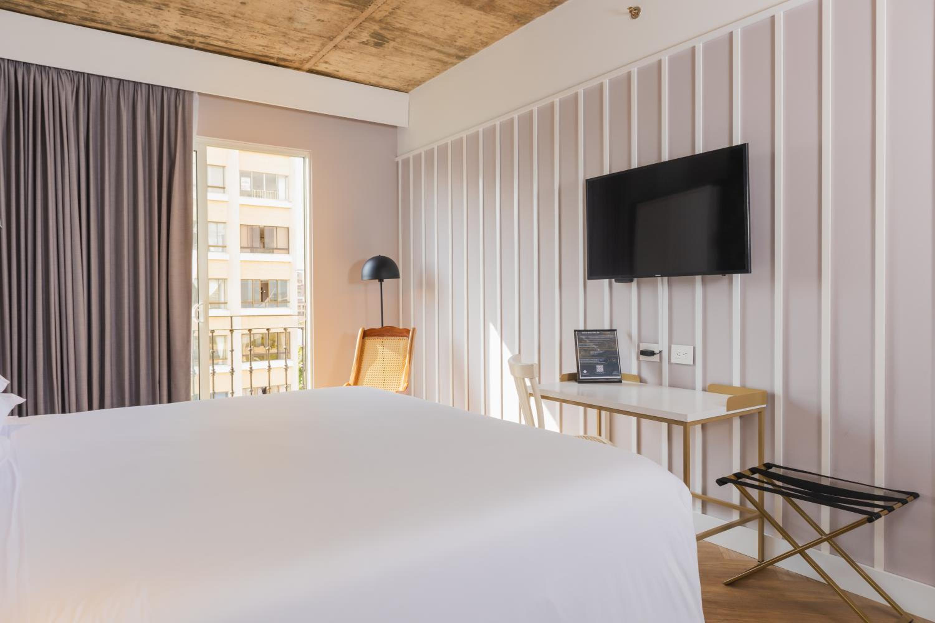 1 King Bed - Photo 3