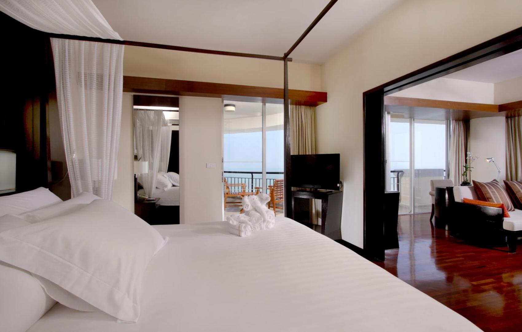 King Suite with Ocean View and Club Lounge Access photo 2